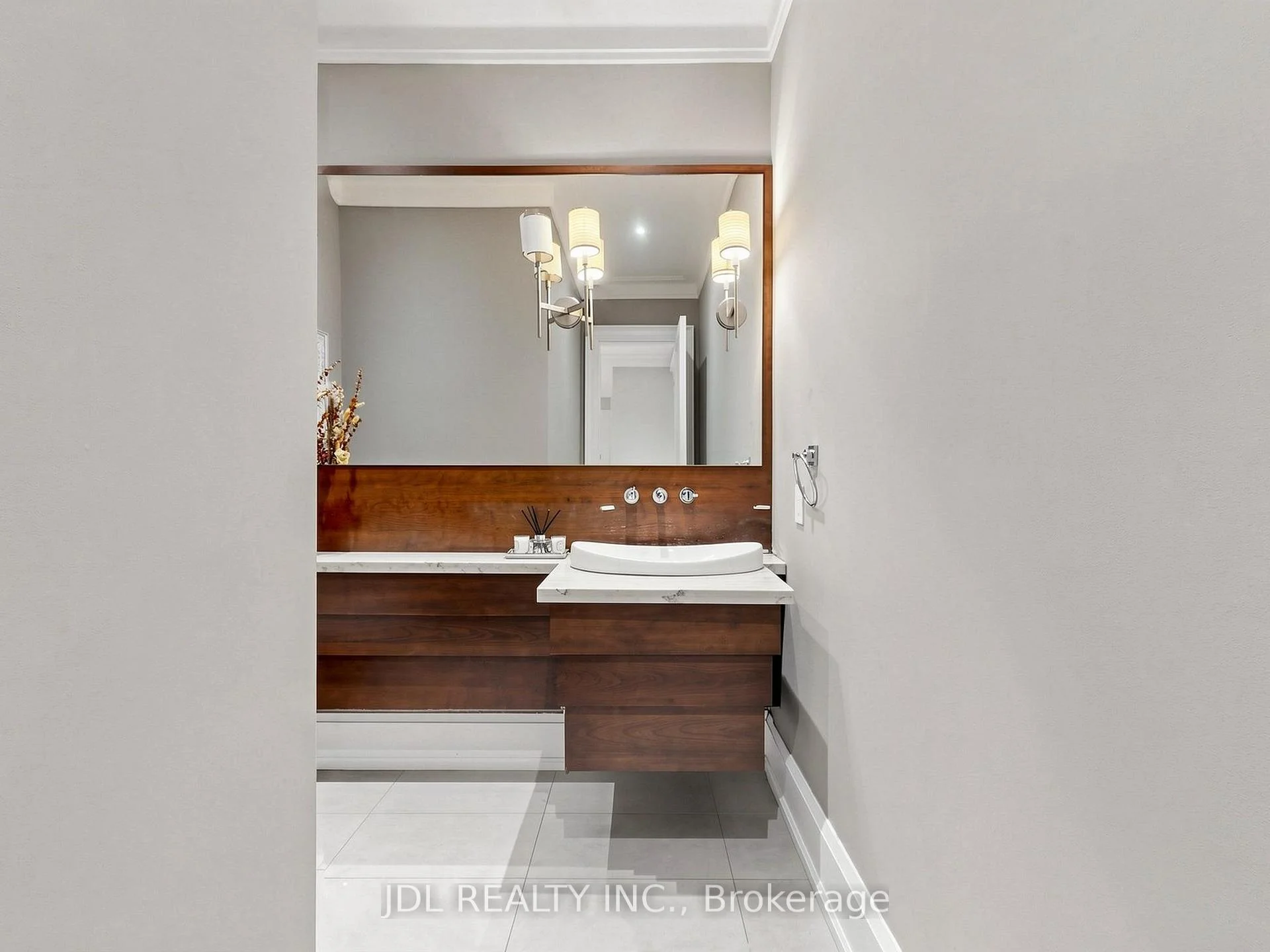 Photo 63 of 105 Arjay Crescent, North York, Bridle Path-Sunnybrook-York Mills — HOMEH