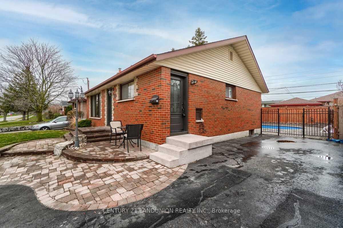 Photo 2 of 371 Elizabeth Street, Oshawa, McLaughlin — HOMEH
