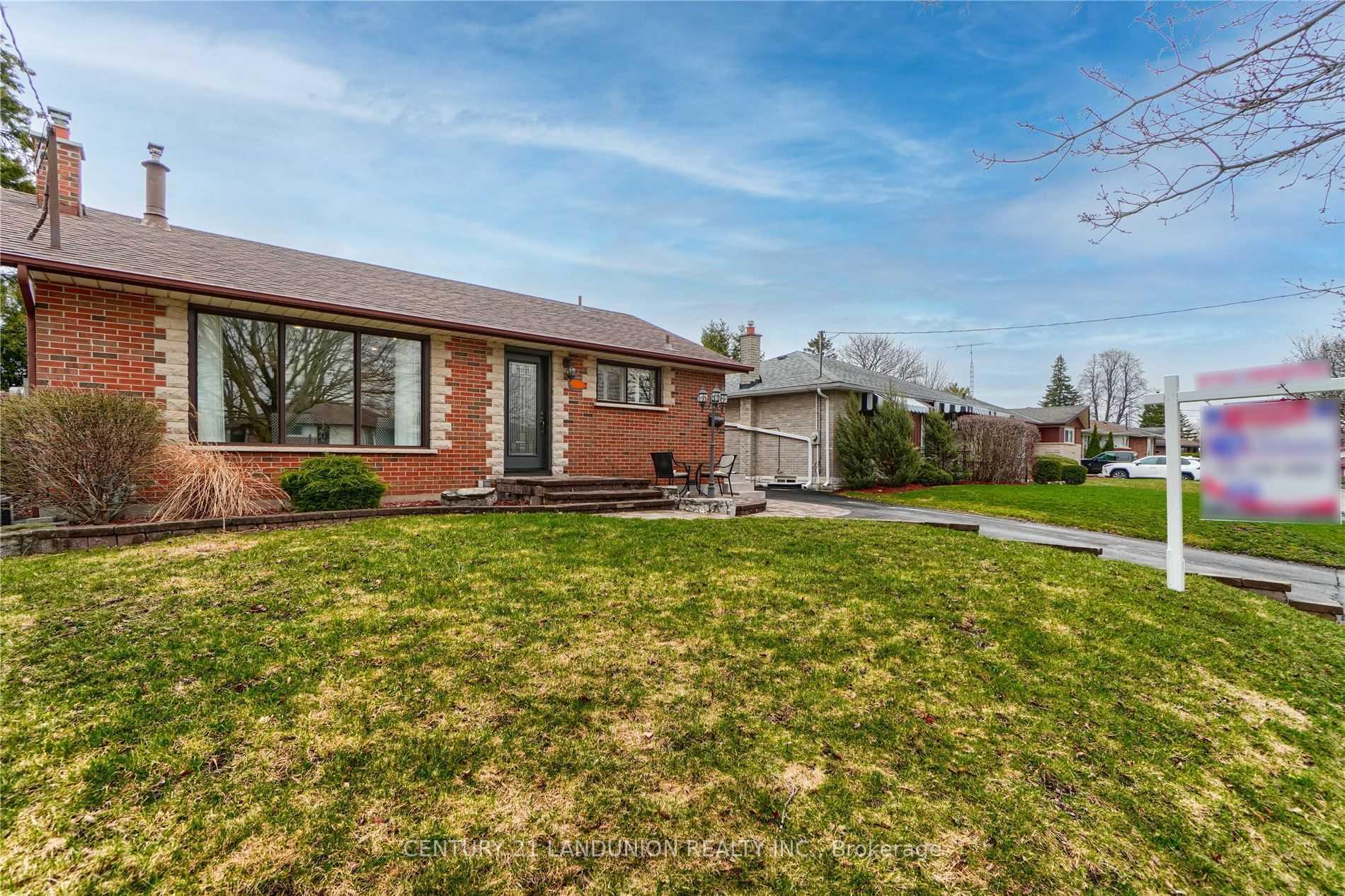 Photo 3 of 371 Elizabeth Street, Oshawa, McLaughlin — HOMEH