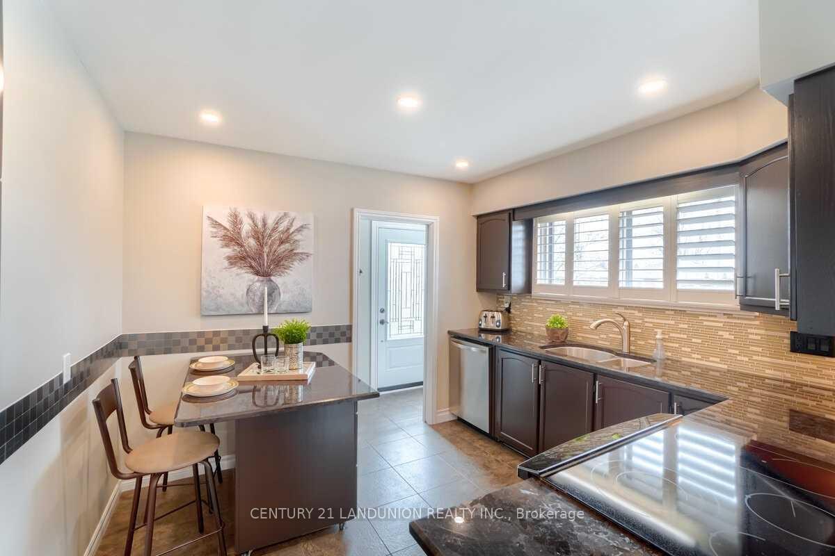 Photo 5 of 371 Elizabeth Street, Oshawa, McLaughlin — HOMEH