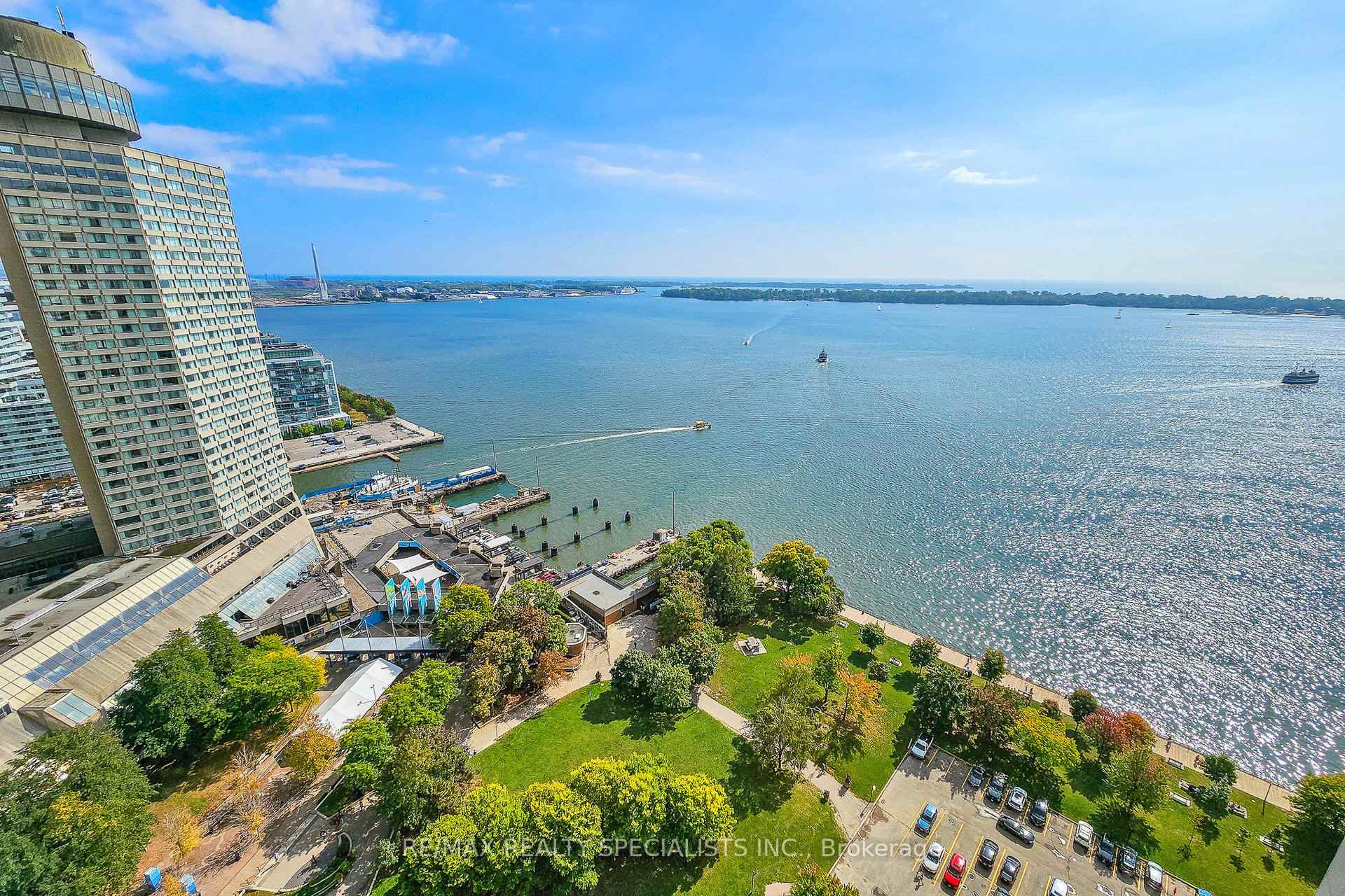 Photo 3 of Unit 1207, 33 Harbour Square, Toronto, Waterfront Communities — HOMEH