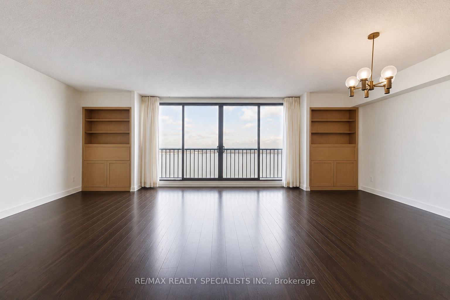 Photo 5 of Unit 1207, 33 Harbour Square, Toronto, Waterfront Communities — HOMEH