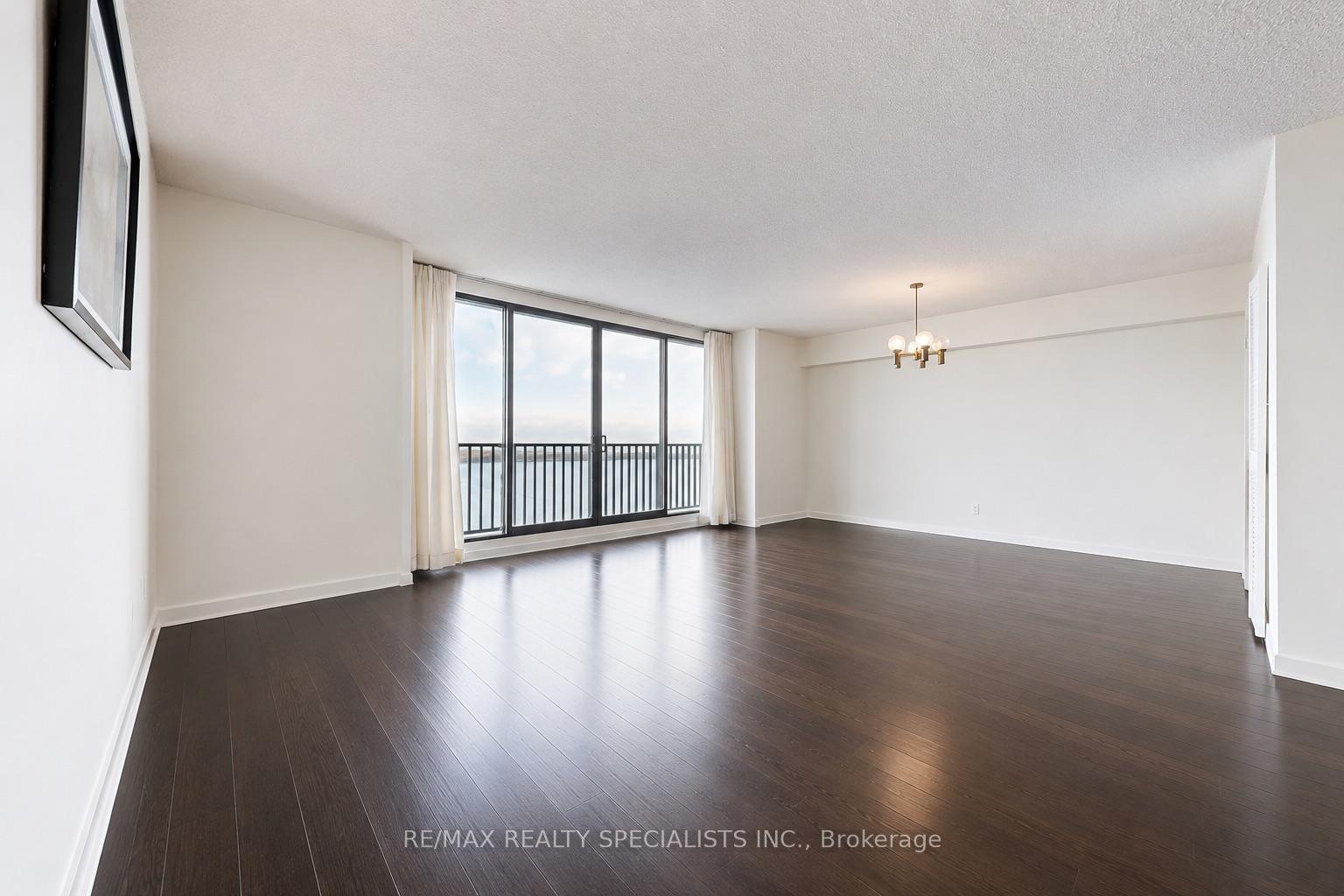 Photo 7 of Unit 1207, 33 Harbour Square, Toronto, Waterfront Communities — HOMEH