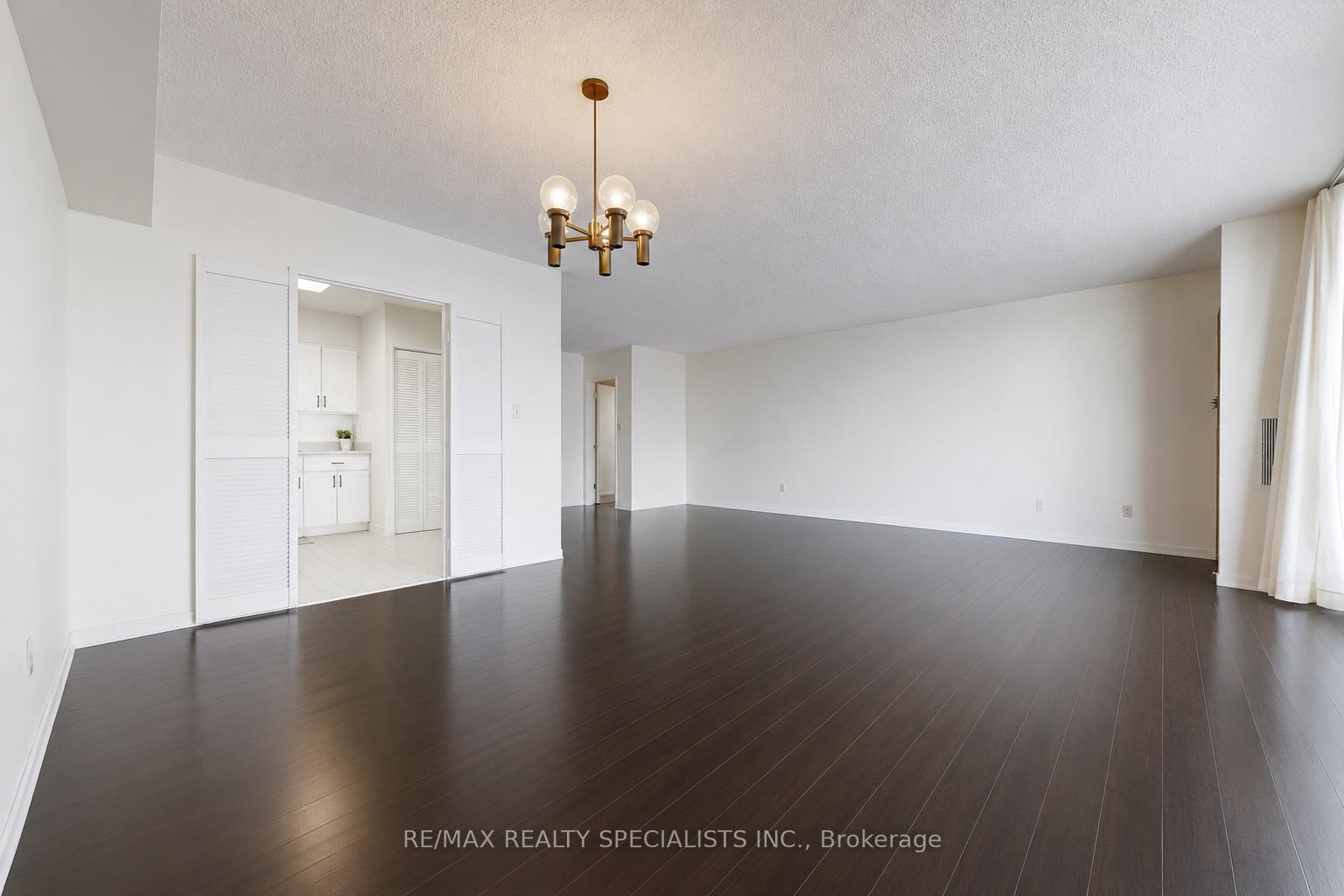 Photo 8 of Unit 1207, 33 Harbour Square, Toronto, Waterfront Communities — HOMEH