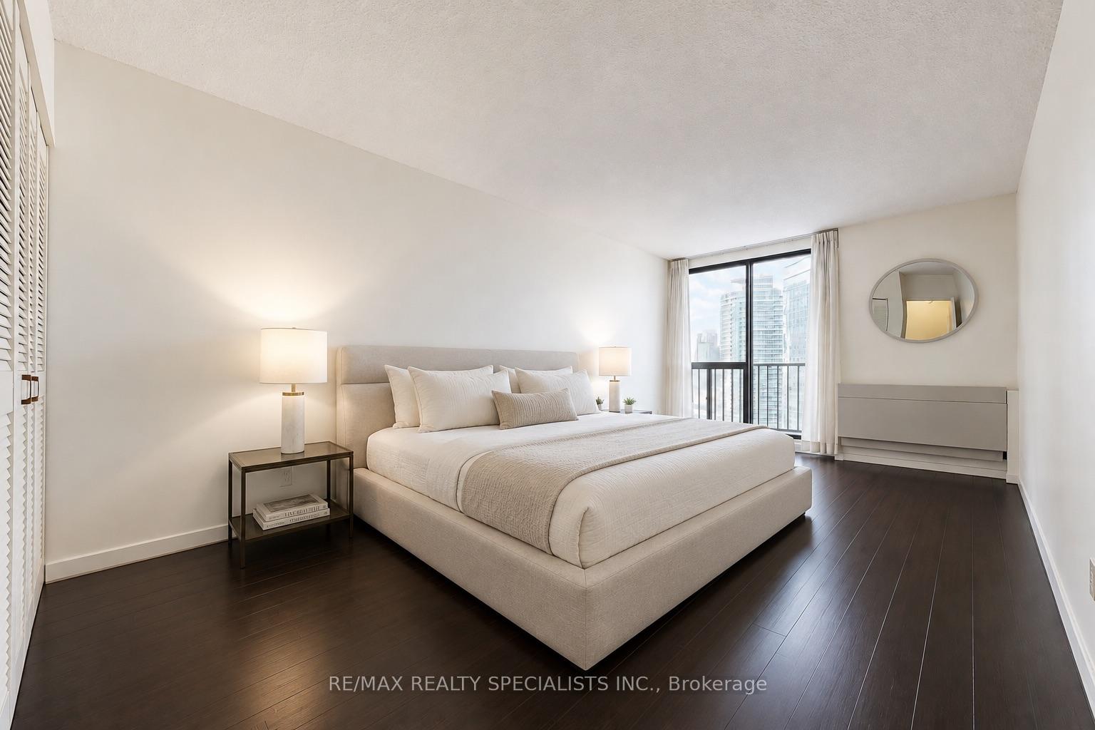 Photo 9 of Unit 1207, 33 Harbour Square, Toronto, Waterfront Communities — HOMEH