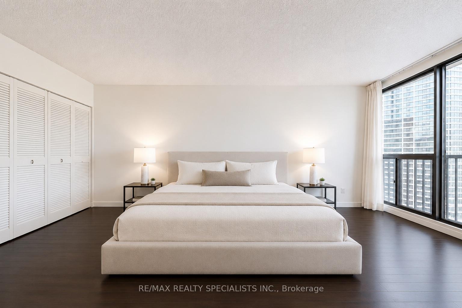 Photo 10 of Unit 1207, 33 Harbour Square, Toronto, Waterfront Communities — HOMEH