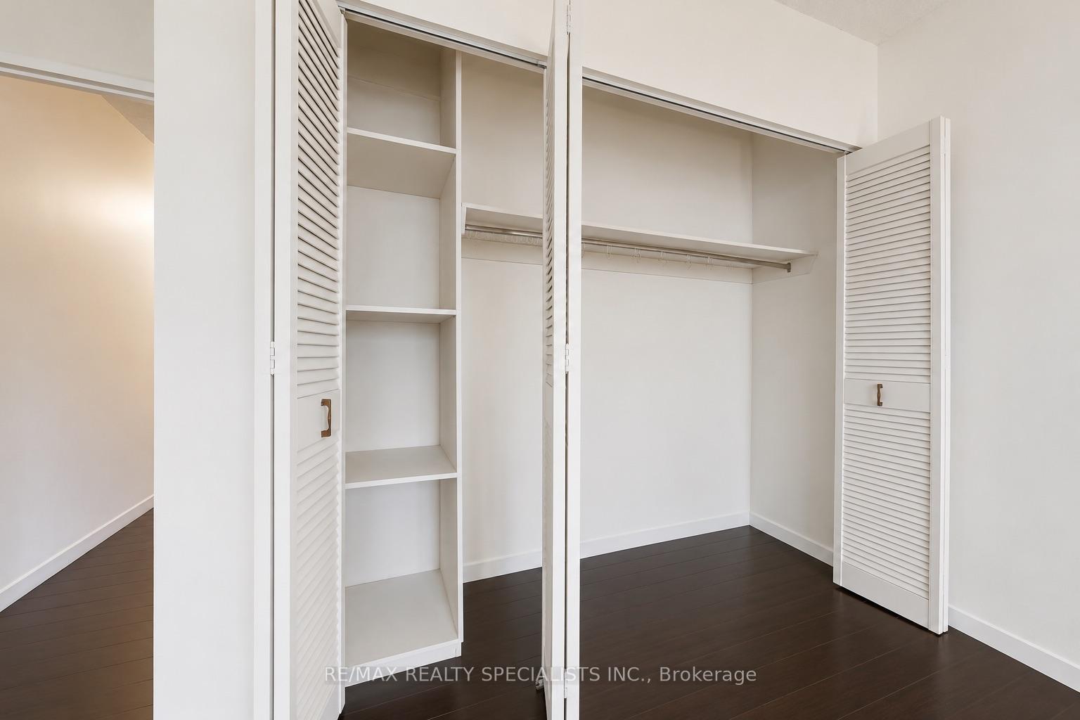 Photo 11 of Unit 1207, 33 Harbour Square, Toronto, Waterfront Communities — HOMEH