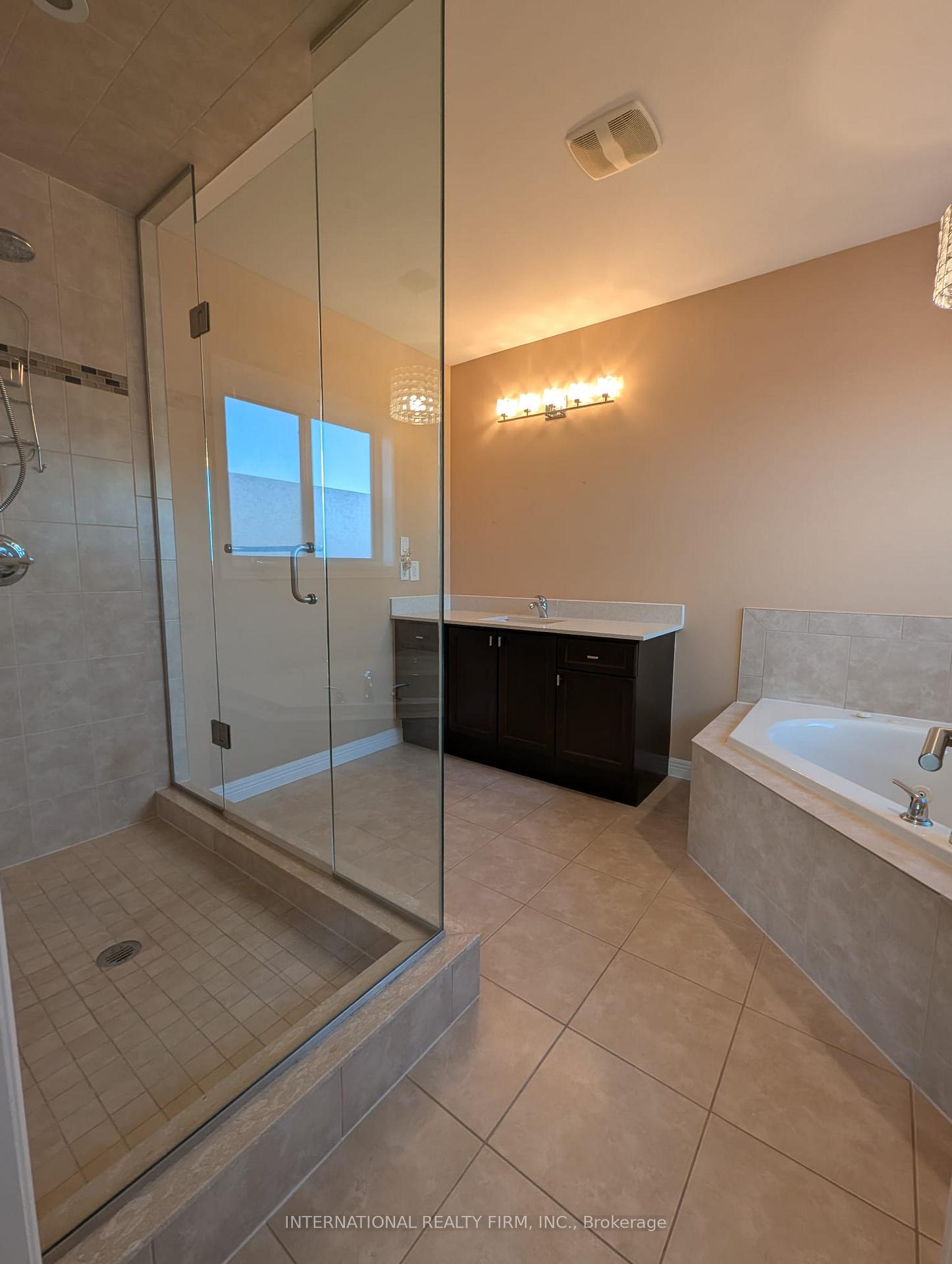 Photo 12 of 69 Periwinkle Drive, Hamilton, Rural Glanbrook — HOMEH