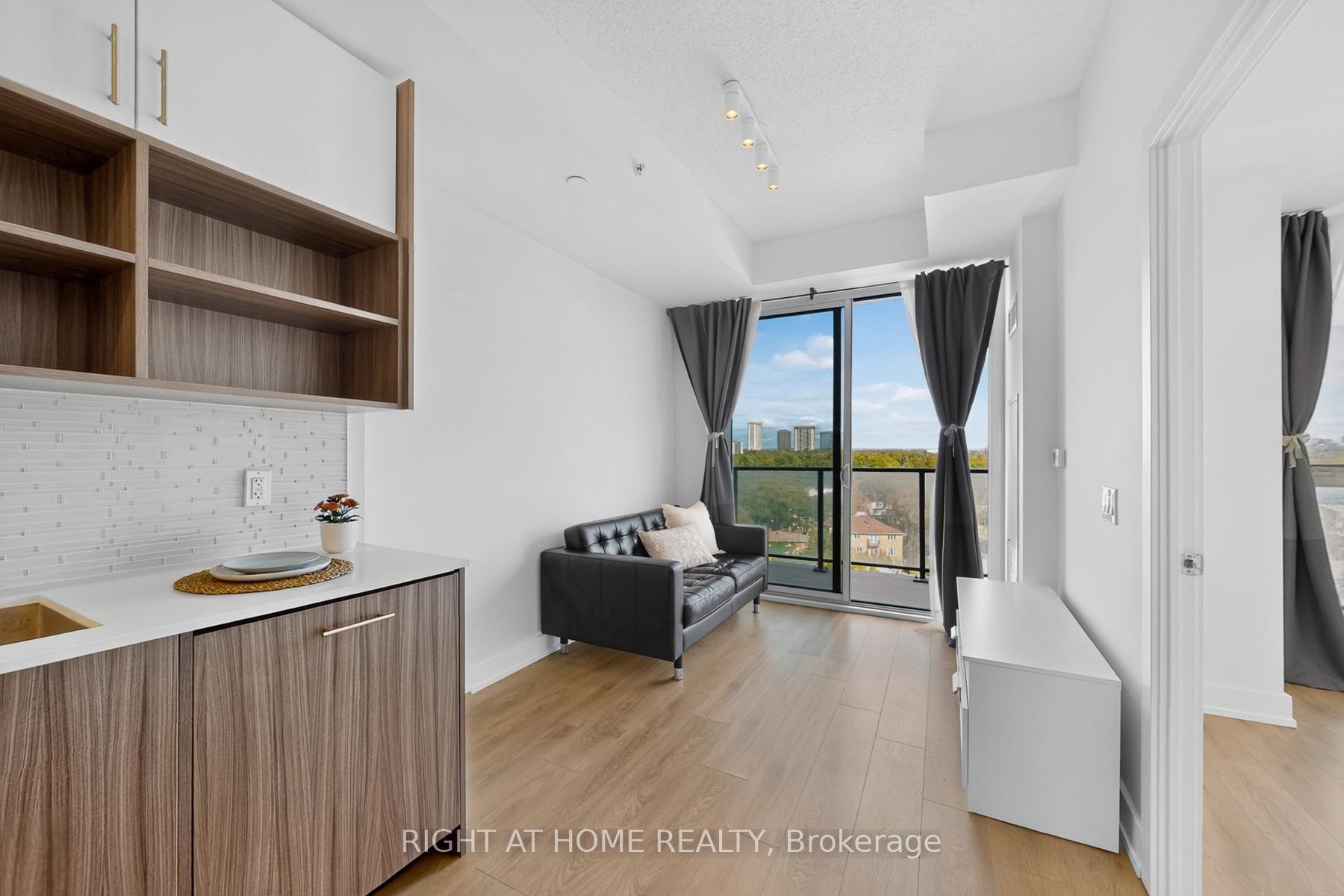 Photo 6 of Unit 7, 128 Fairview Mall Drive, North York, Don Valley Village — HOMEH