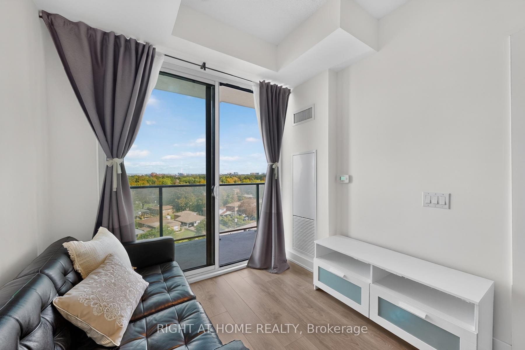 Photo 7 of Unit 7, 128 Fairview Mall Drive, North York, Don Valley Village — HOMEH