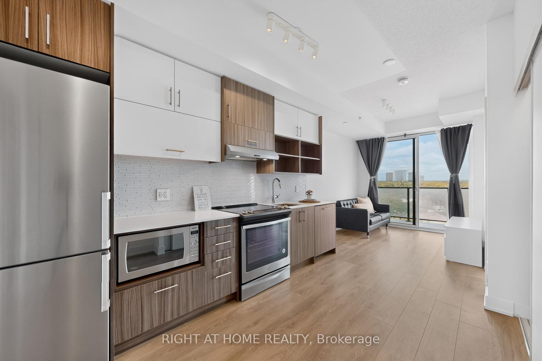 Photo 9 of Unit 7, 128 Fairview Mall Drive, North York, Don Valley Village — HOMEH