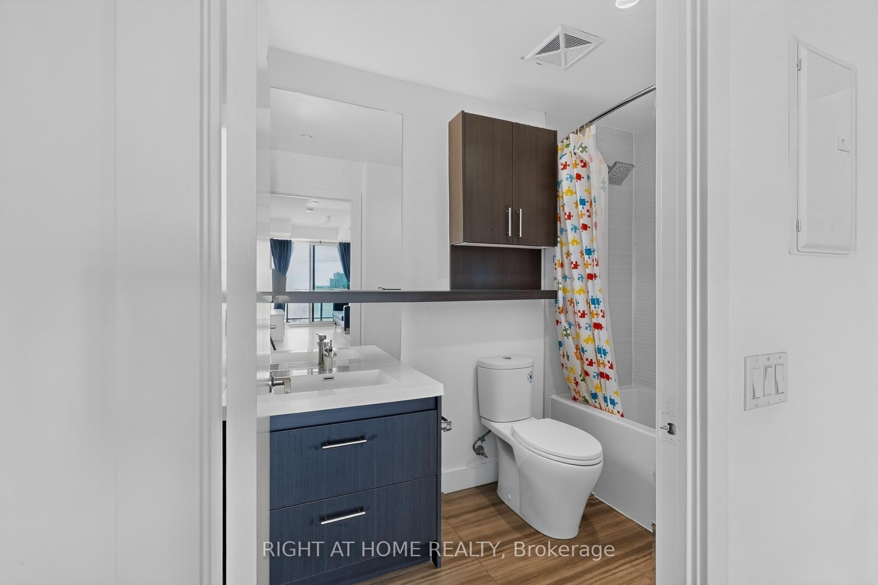 Photo 12 of Unit 7, 128 Fairview Mall Drive, North York, Don Valley Village — HOMEH