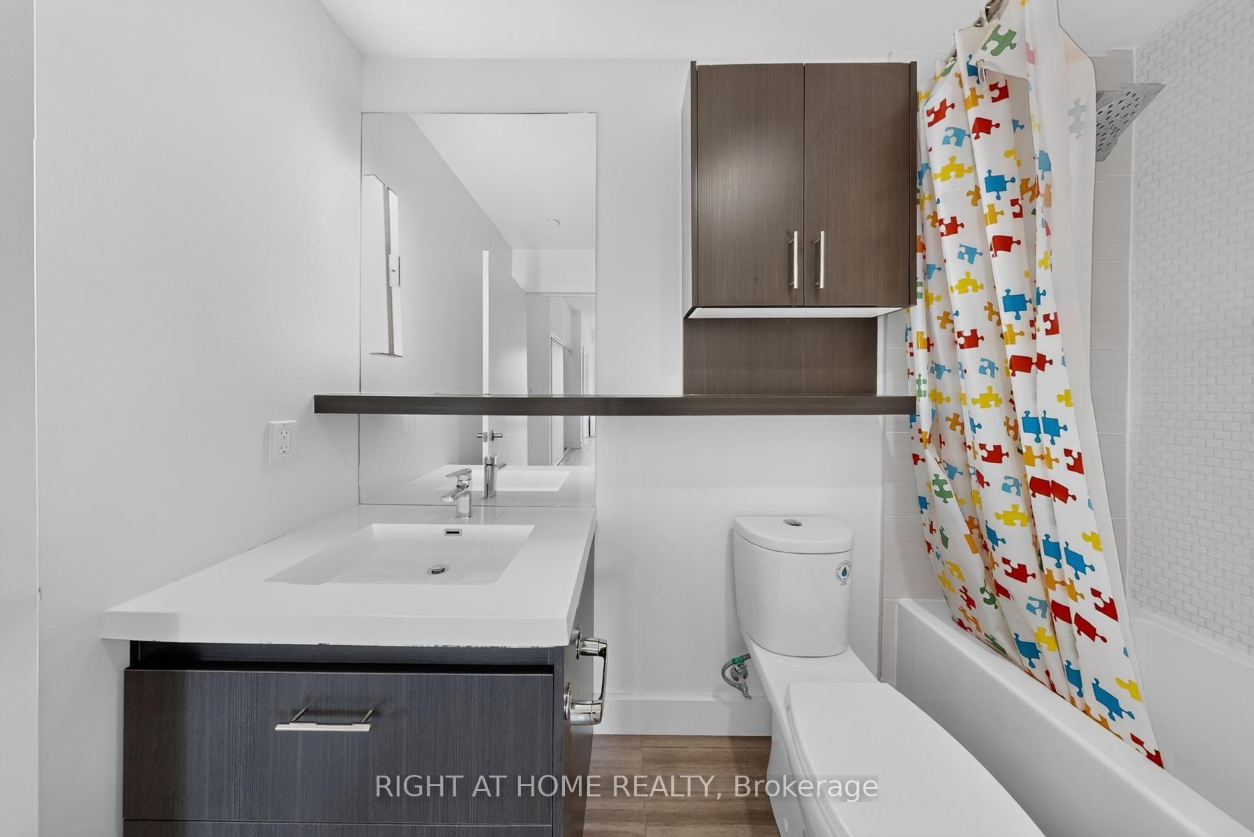 Photo 13 of Unit 7, 128 Fairview Mall Drive, North York, Don Valley Village — HOMEH