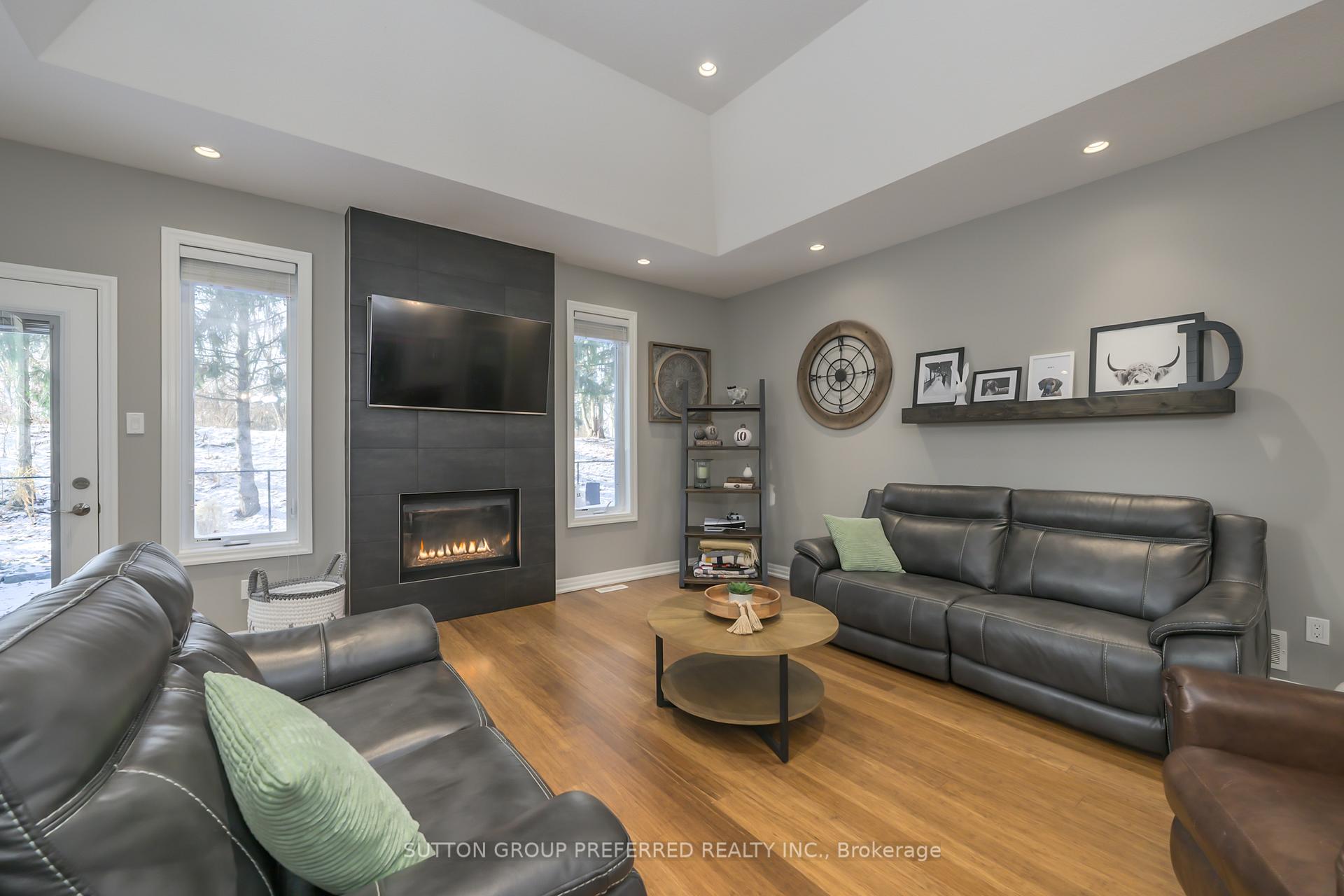 Photo 18 of 21 Caverhill Crescent, Middlesex Centre, Komoka — HOMEH