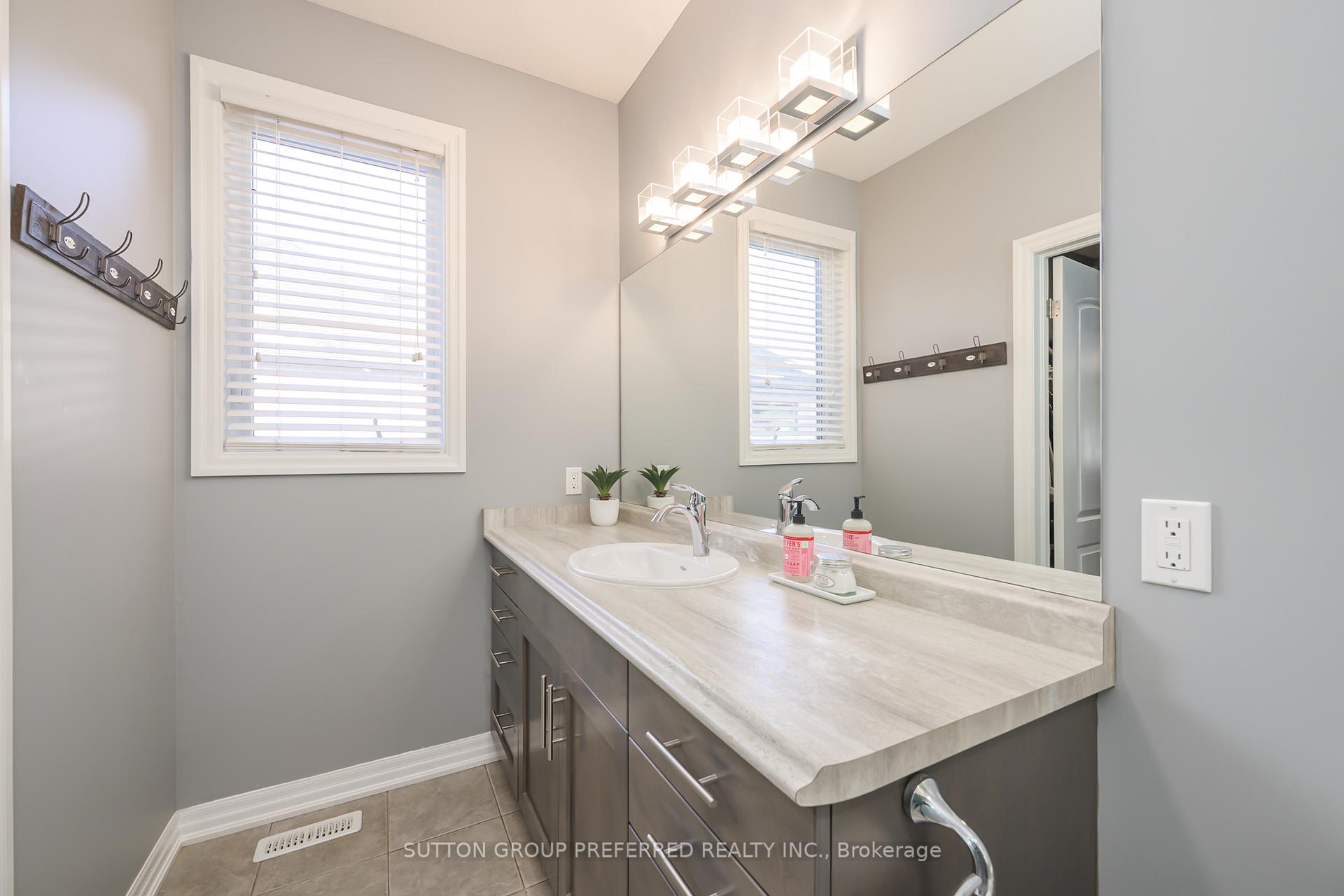 Photo 25 of 21 Caverhill Crescent, Middlesex Centre, Komoka — HOMEH