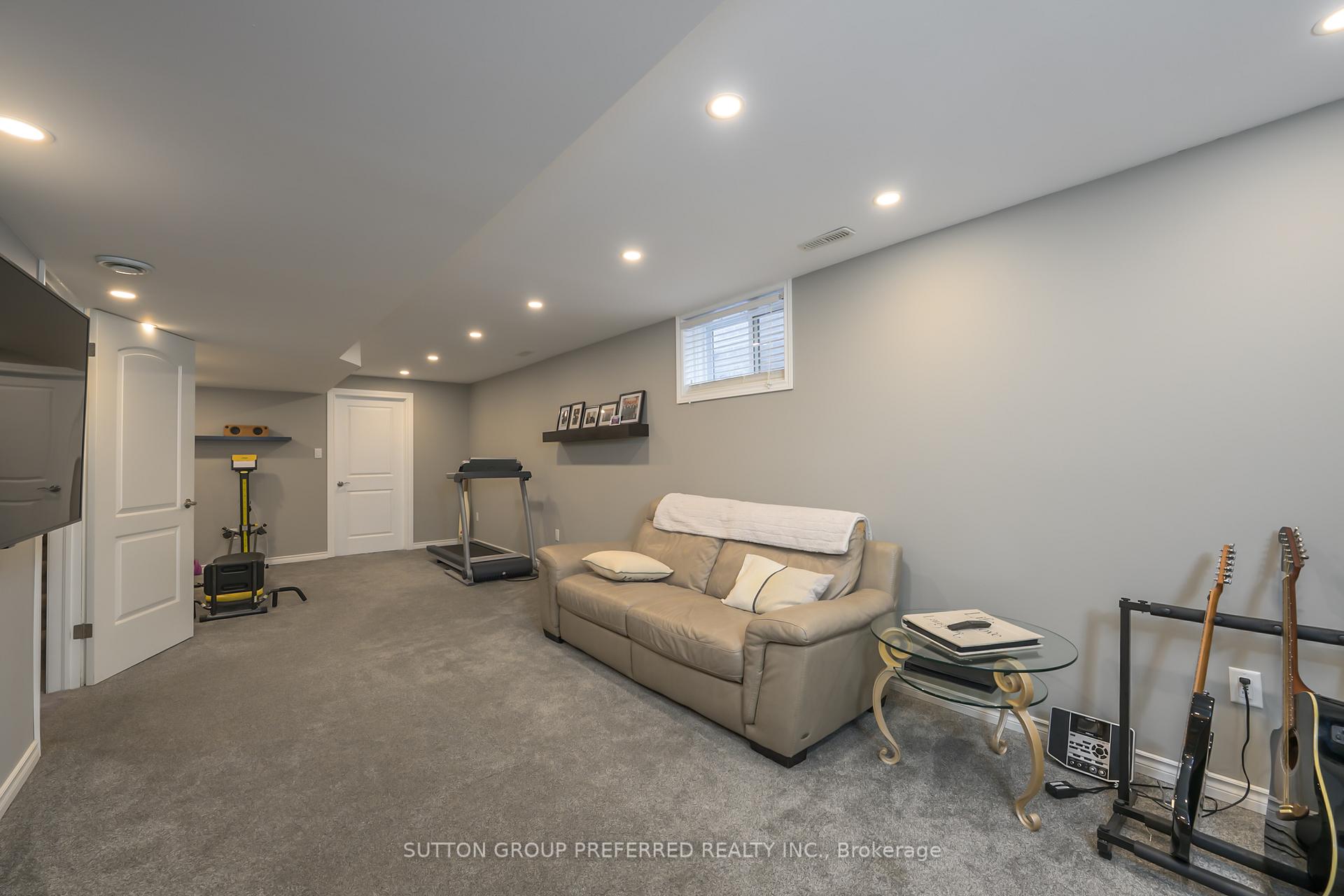 Photo 32 of 21 Caverhill Crescent, Middlesex Centre, Komoka — HOMEH