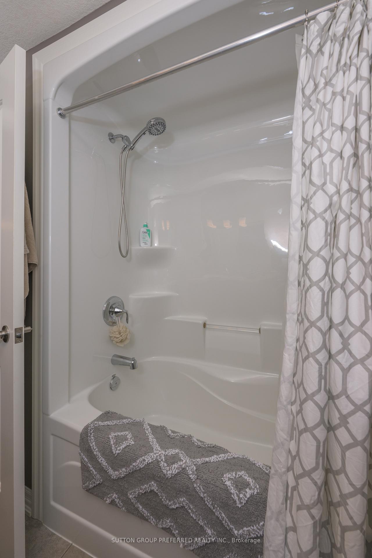 Photo 36 of 21 Caverhill Crescent, Middlesex Centre, Komoka — HOMEH