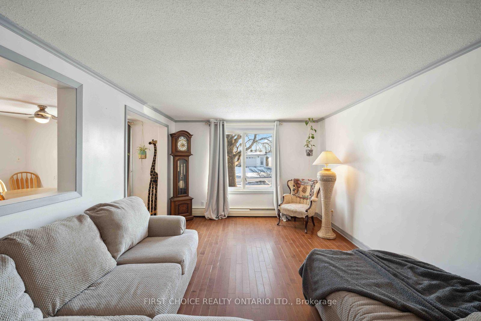 Photo 6 of 337 Amiens Street, Ottawa, Bilberry Creek/Queenswood Heights — HOMEH