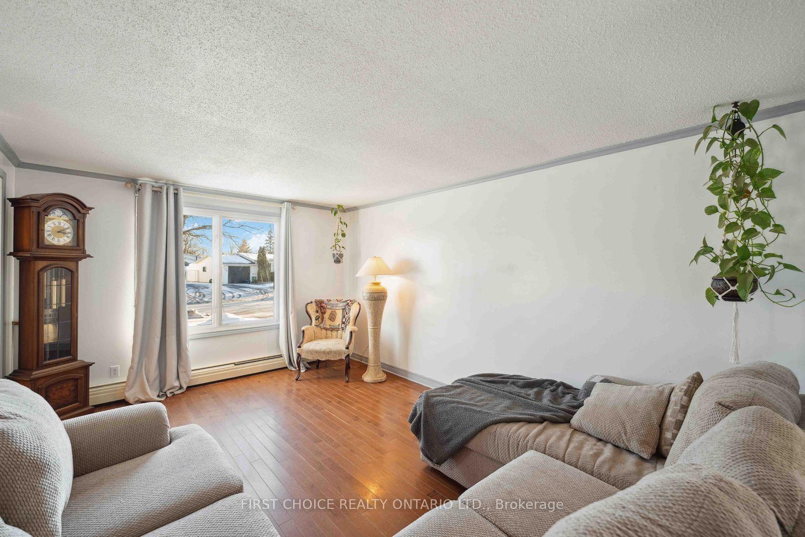 Photo 7 of 337 Amiens Street, Ottawa, Bilberry Creek/Queenswood Heights — HOMEH