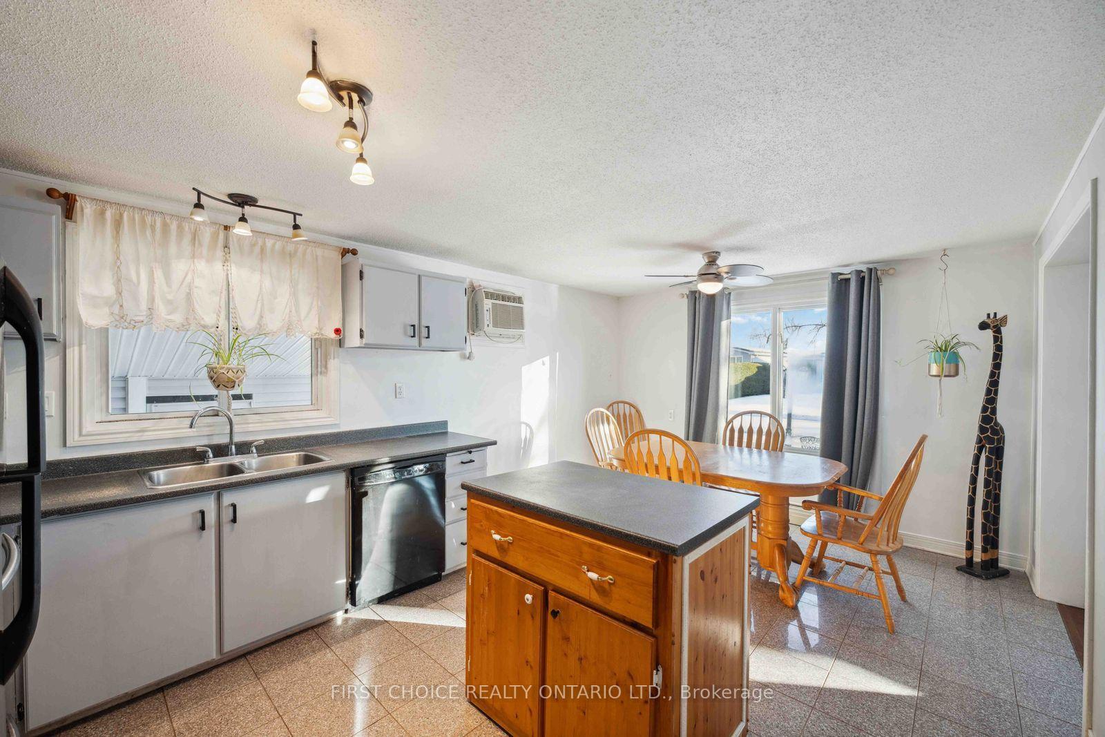 Photo 10 of 337 Amiens Street, Ottawa, Bilberry Creek/Queenswood Heights — HOMEH