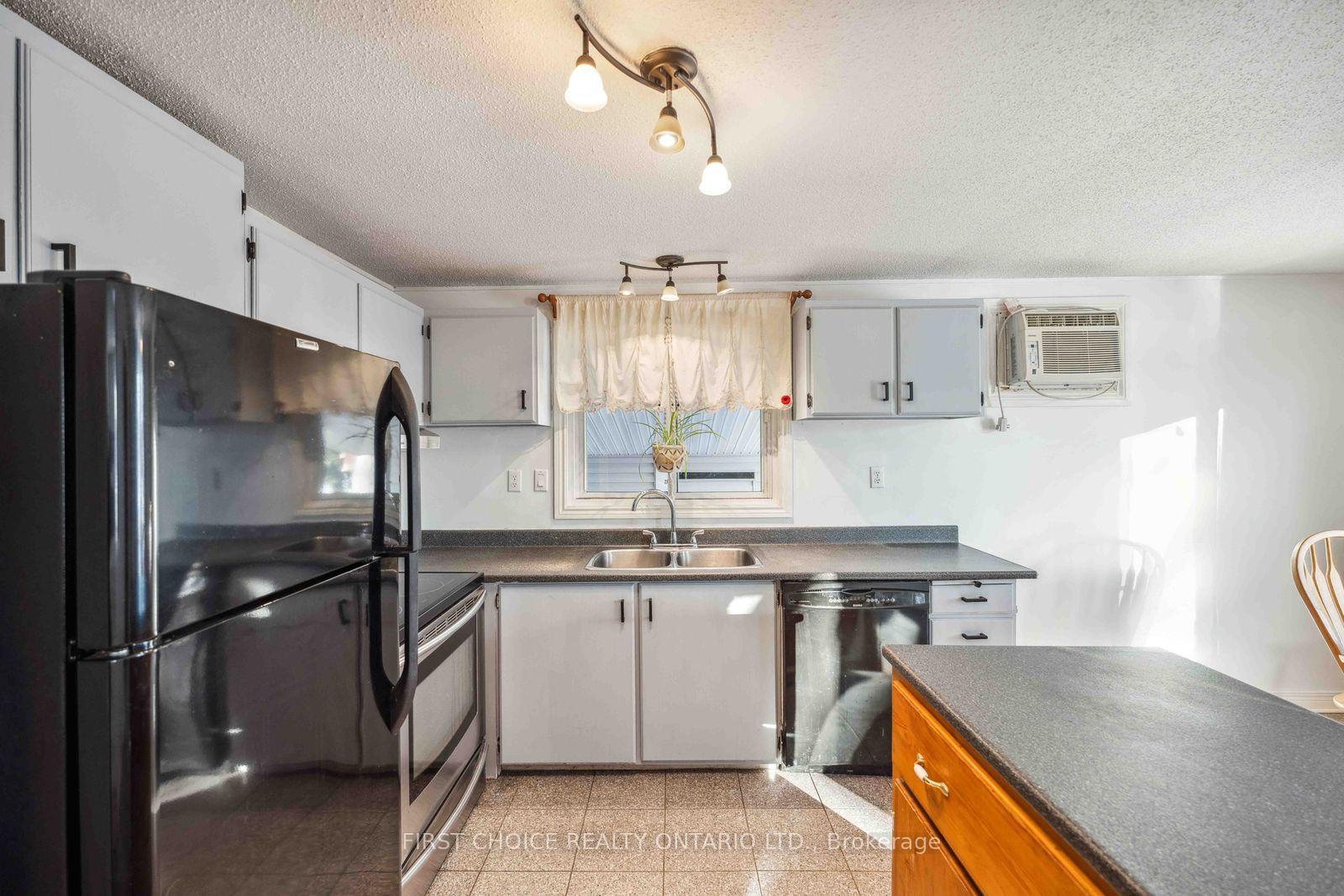 Photo 11 of 337 Amiens Street, Ottawa, Bilberry Creek/Queenswood Heights — HOMEH