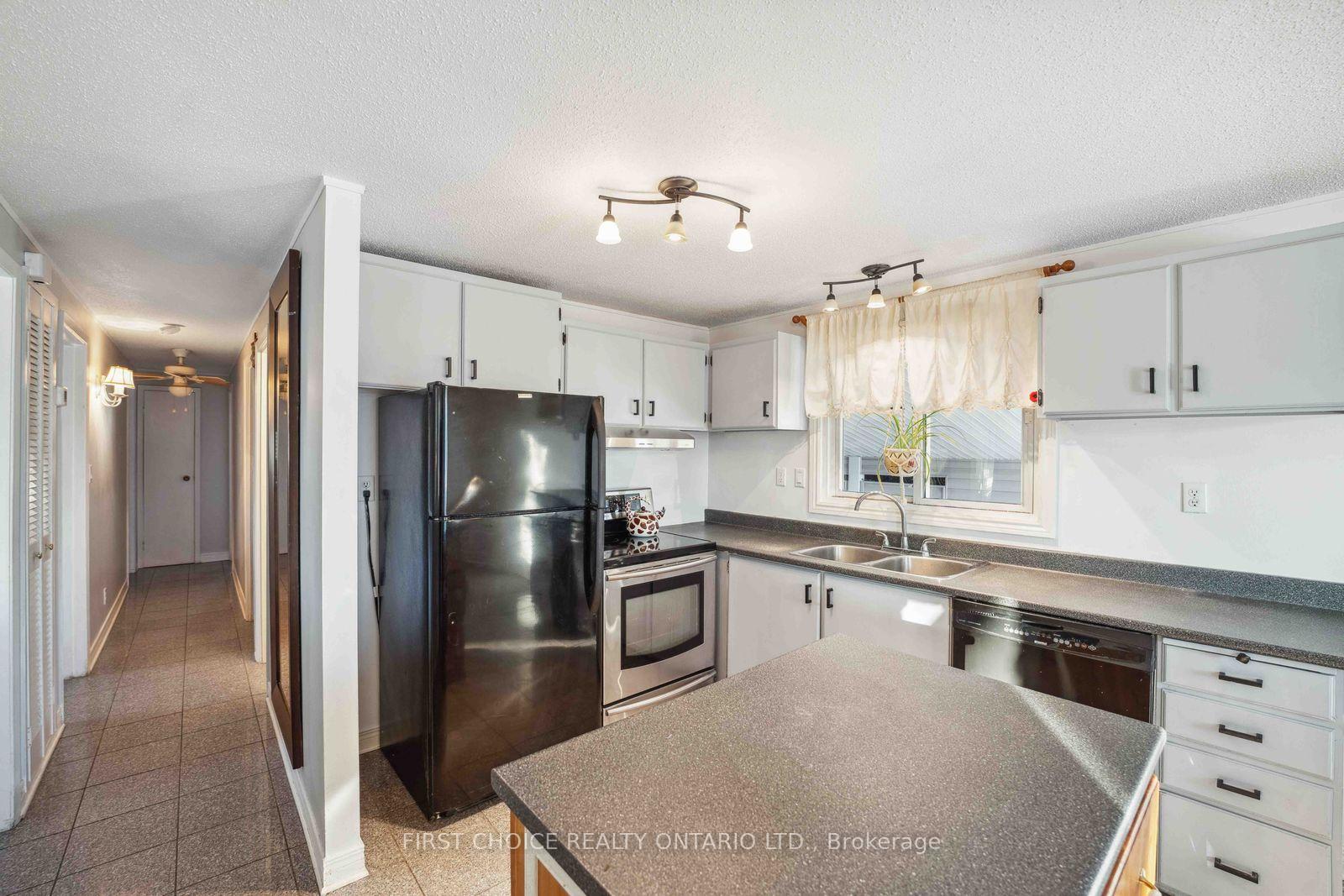 Photo 13 of 337 Amiens Street, Ottawa, Bilberry Creek/Queenswood Heights — HOMEH