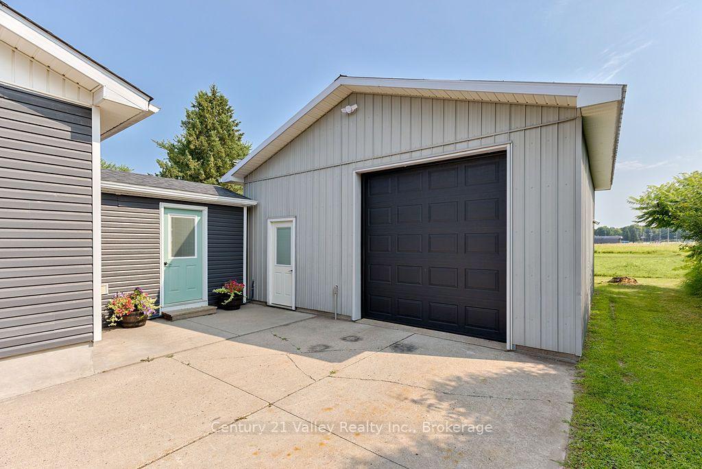 Photo 2 of 785 Eighth Street, Renfrew, Renfrew — HOMEH
