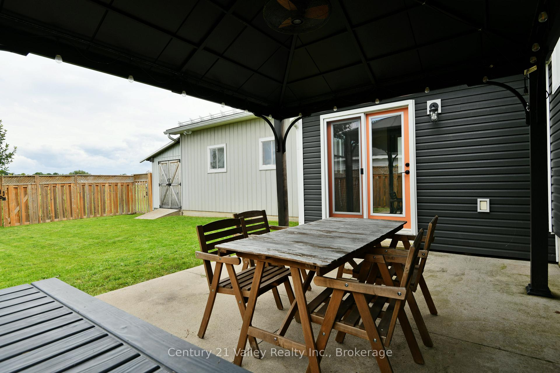 Photo 6 of 785 Eighth Street, Renfrew, Renfrew — HOMEH
