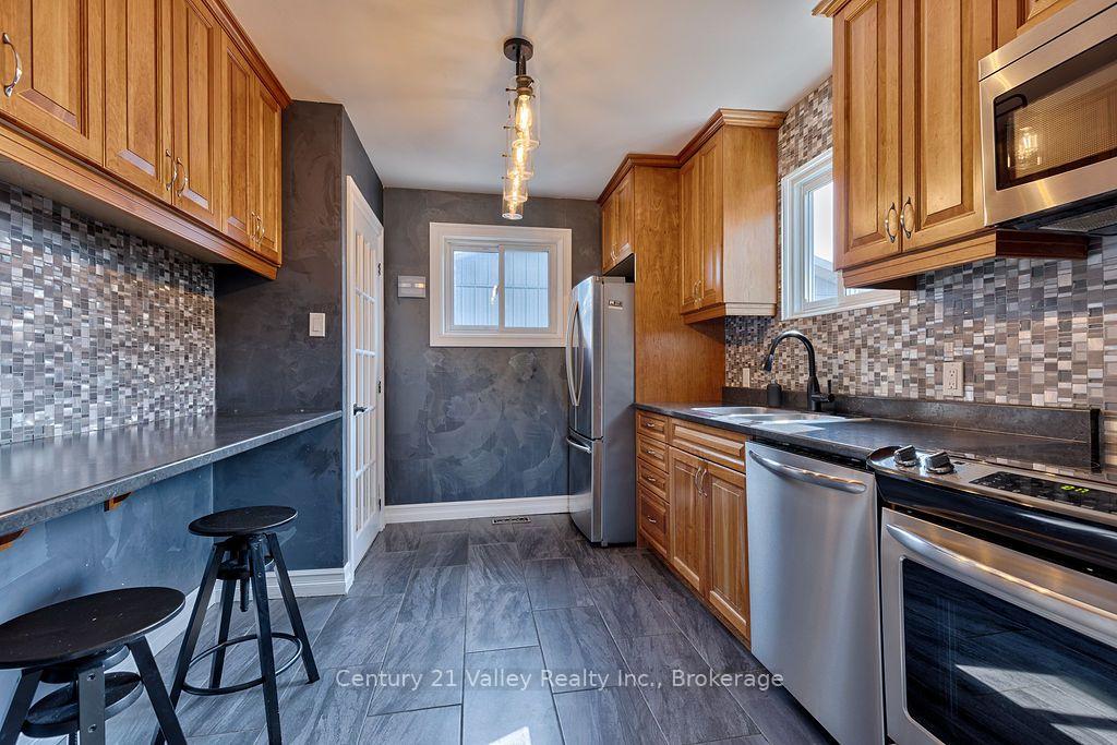 Photo 8 of 785 Eighth Street, Renfrew, Renfrew — HOMEH