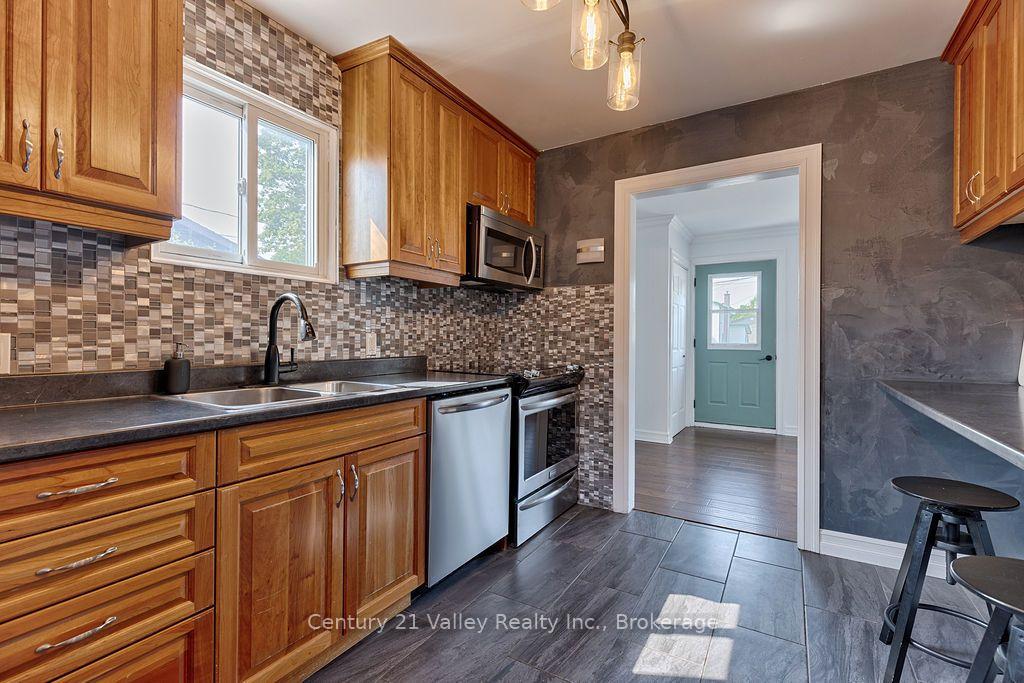 Photo 9 of 785 Eighth Street, Renfrew, Renfrew — HOMEH