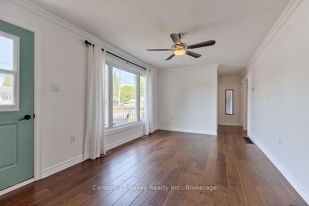 Photo 10 of 785 Eighth Street, Renfrew, Renfrew — HOMEH