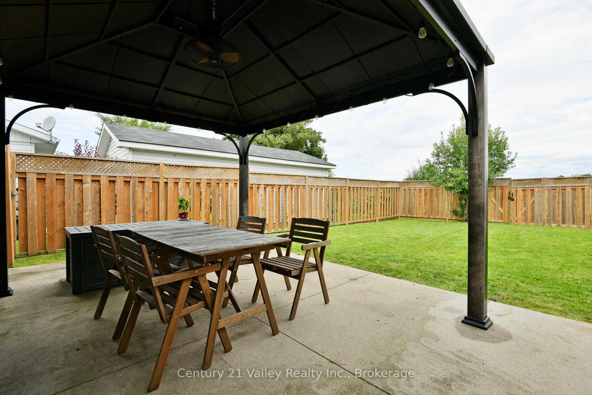 Photo 36 of 785 Eighth Street, Renfrew, Renfrew — HOMEH