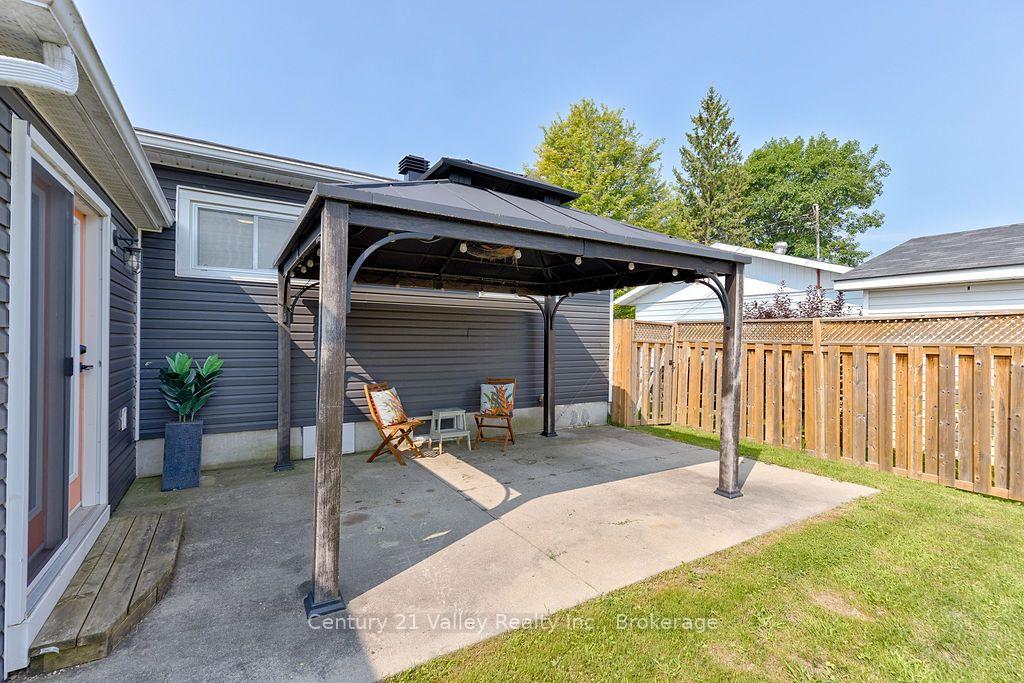Photo 38 of 785 Eighth Street, Renfrew, Renfrew — HOMEH