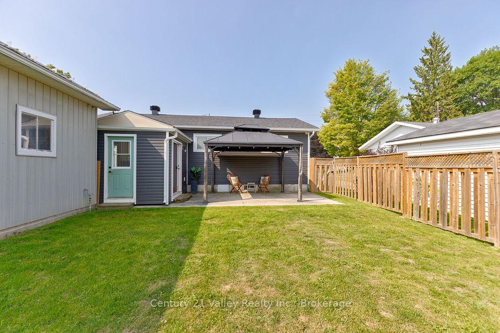 Photo 40 of 785 Eighth Street, Renfrew, Renfrew — HOMEH
