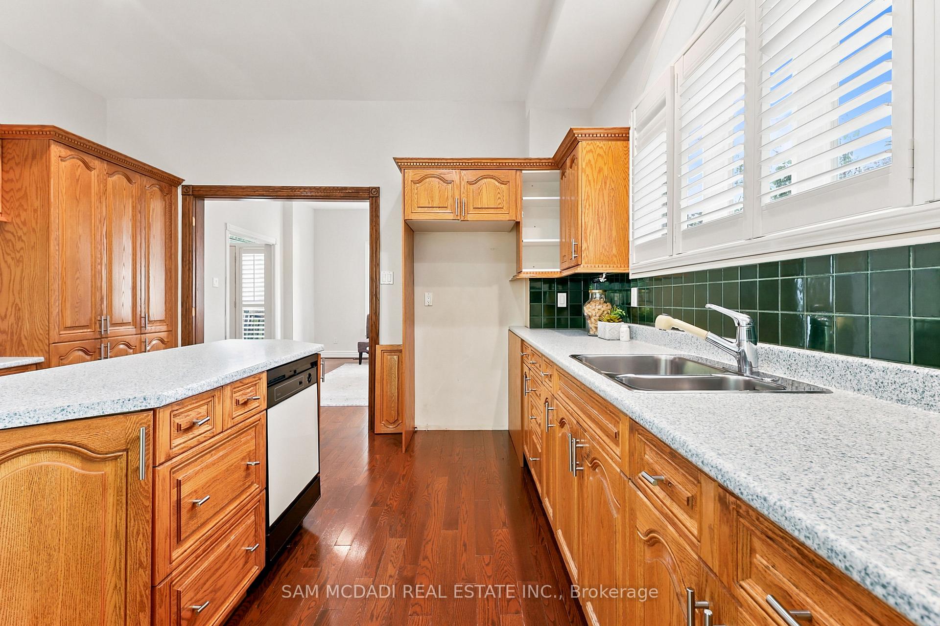 Photo 10 of 41 Cooperage Crescent, Richmond Hill, Westbrook — HOMEH