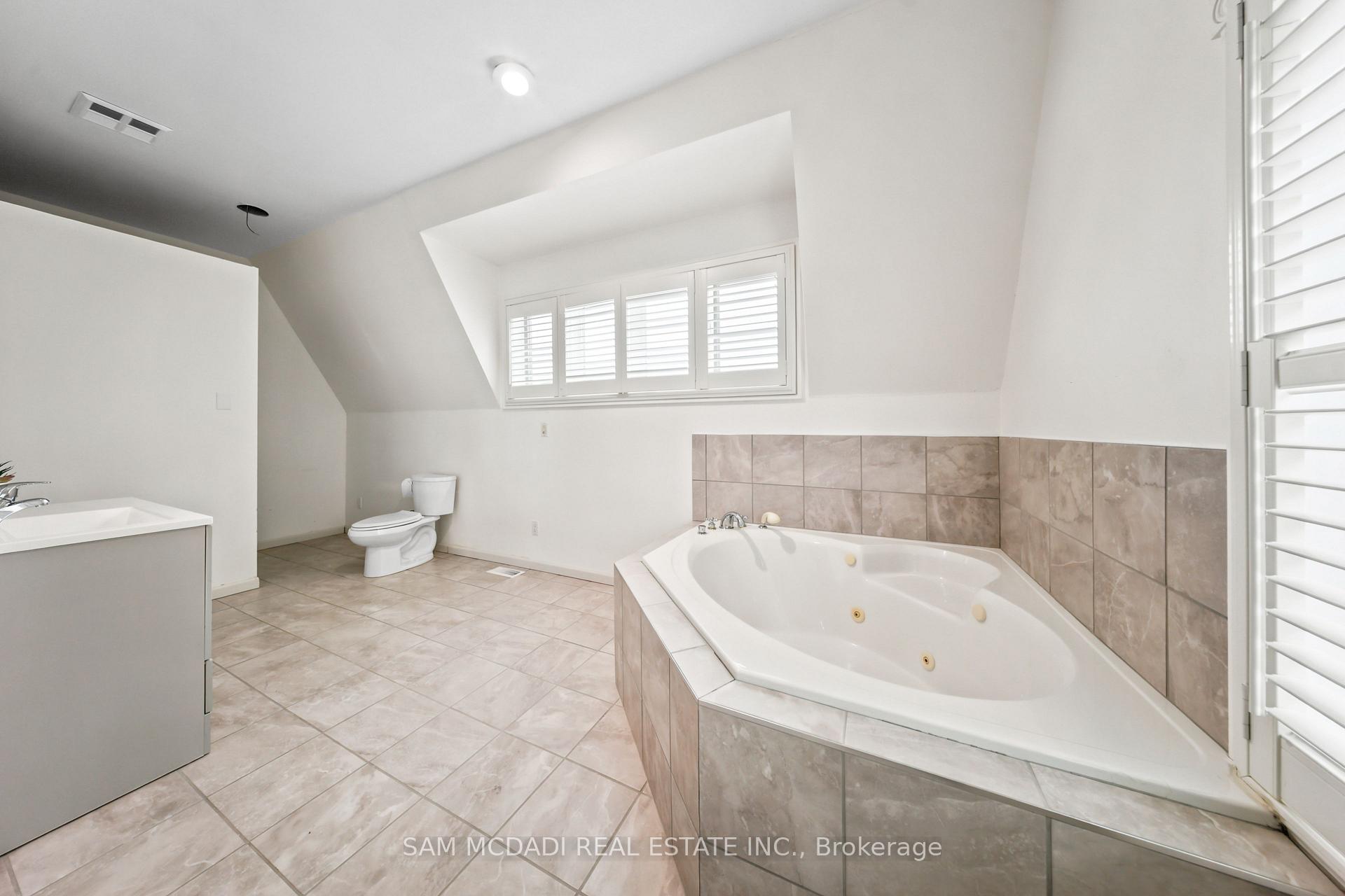 Photo 26 of 41 Cooperage Crescent, Richmond Hill, Westbrook — HOMEH