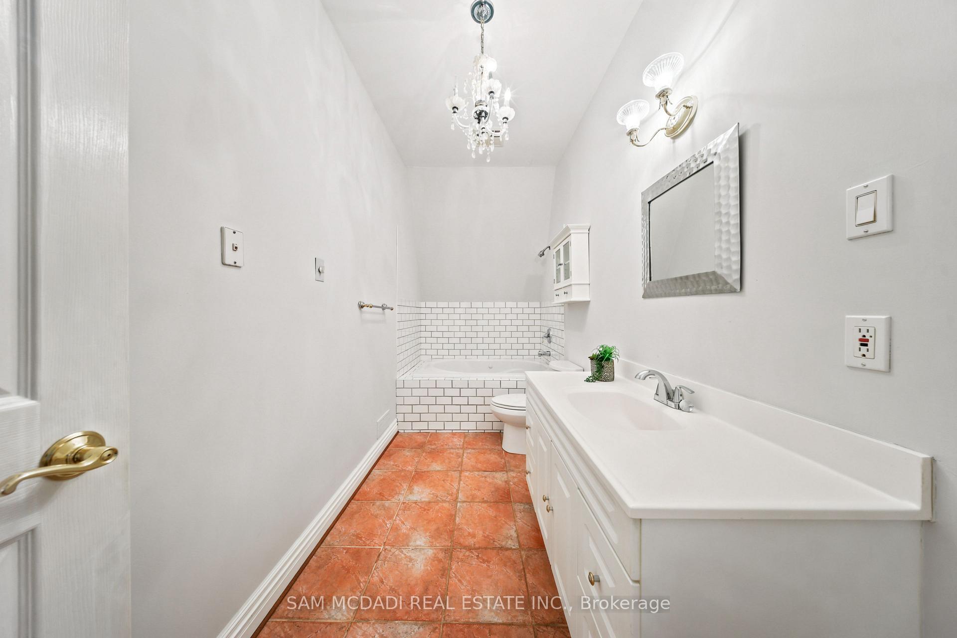 Photo 31 of 41 Cooperage Crescent, Richmond Hill, Westbrook — HOMEH
