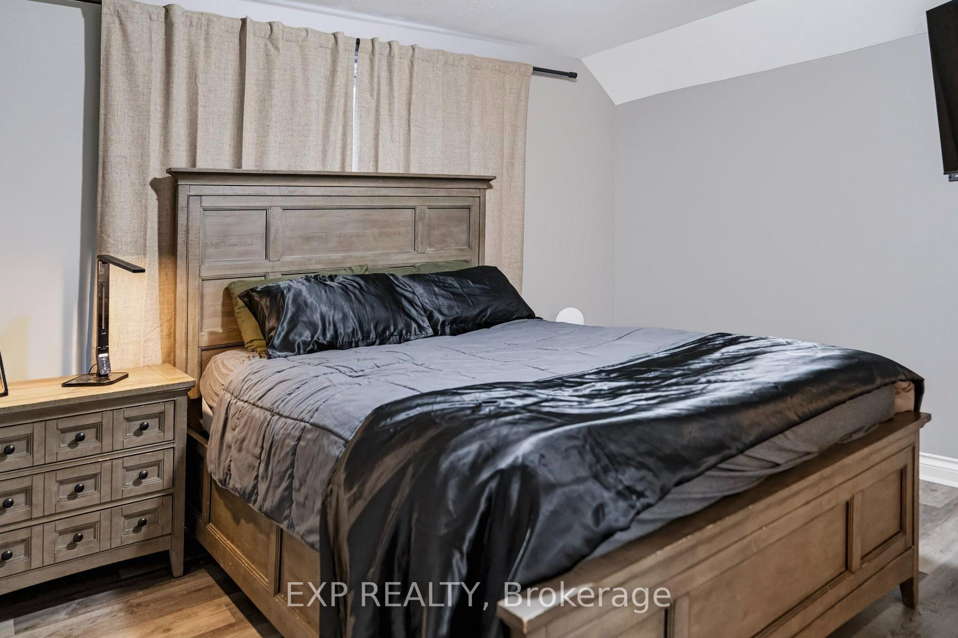 Photo 17 of 172 Lake Street, St. Catharines, Downtown — HOMEH