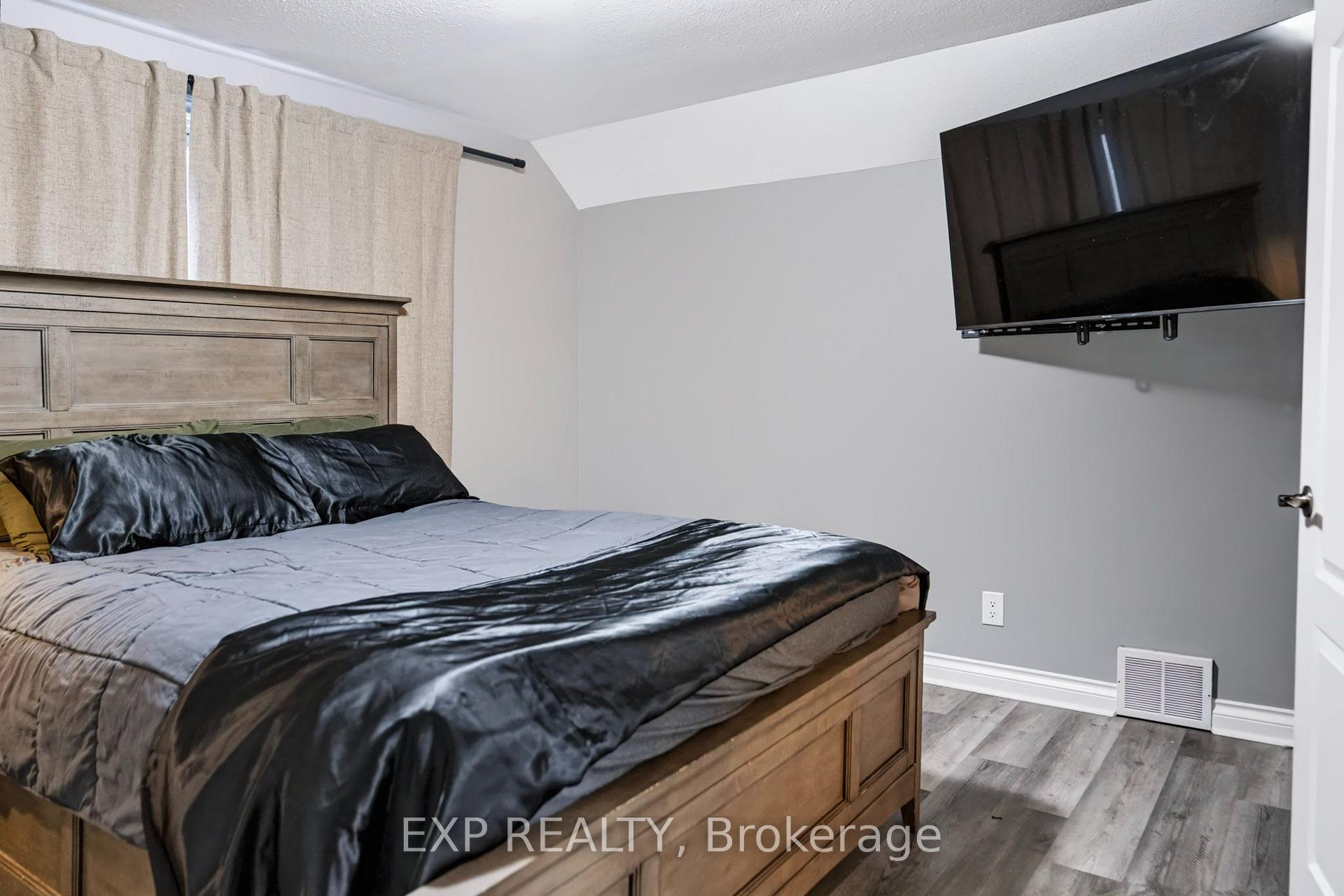 Photo 19 of 172 Lake Street, St. Catharines, Downtown — HOMEH