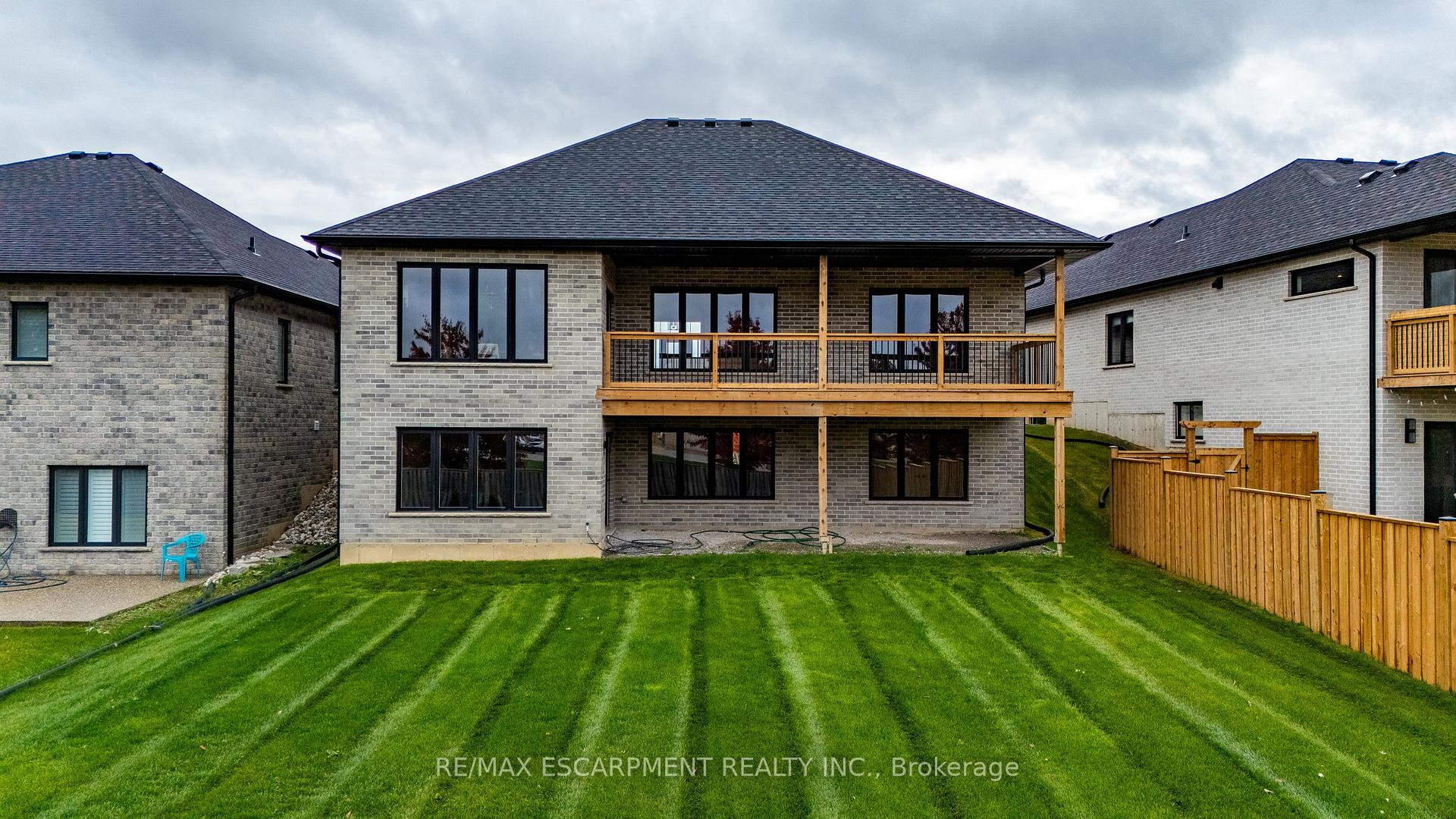 Photo 3 of 34 Andrew Avenue, Norfolk, Simcoe — HOMEH