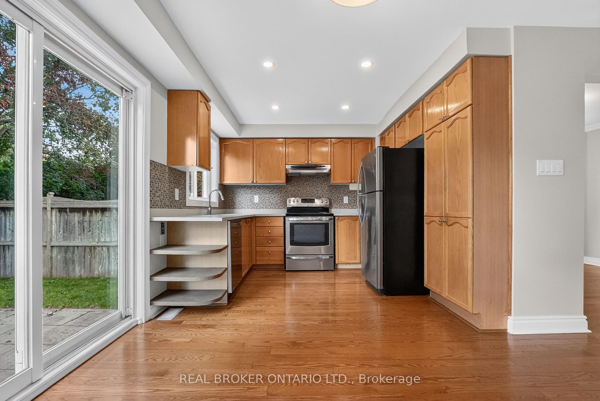 Photo 10 of 56 Bannock Crescent, Ottawa, Kanata - Morgan's Grant/South March — HOMEH