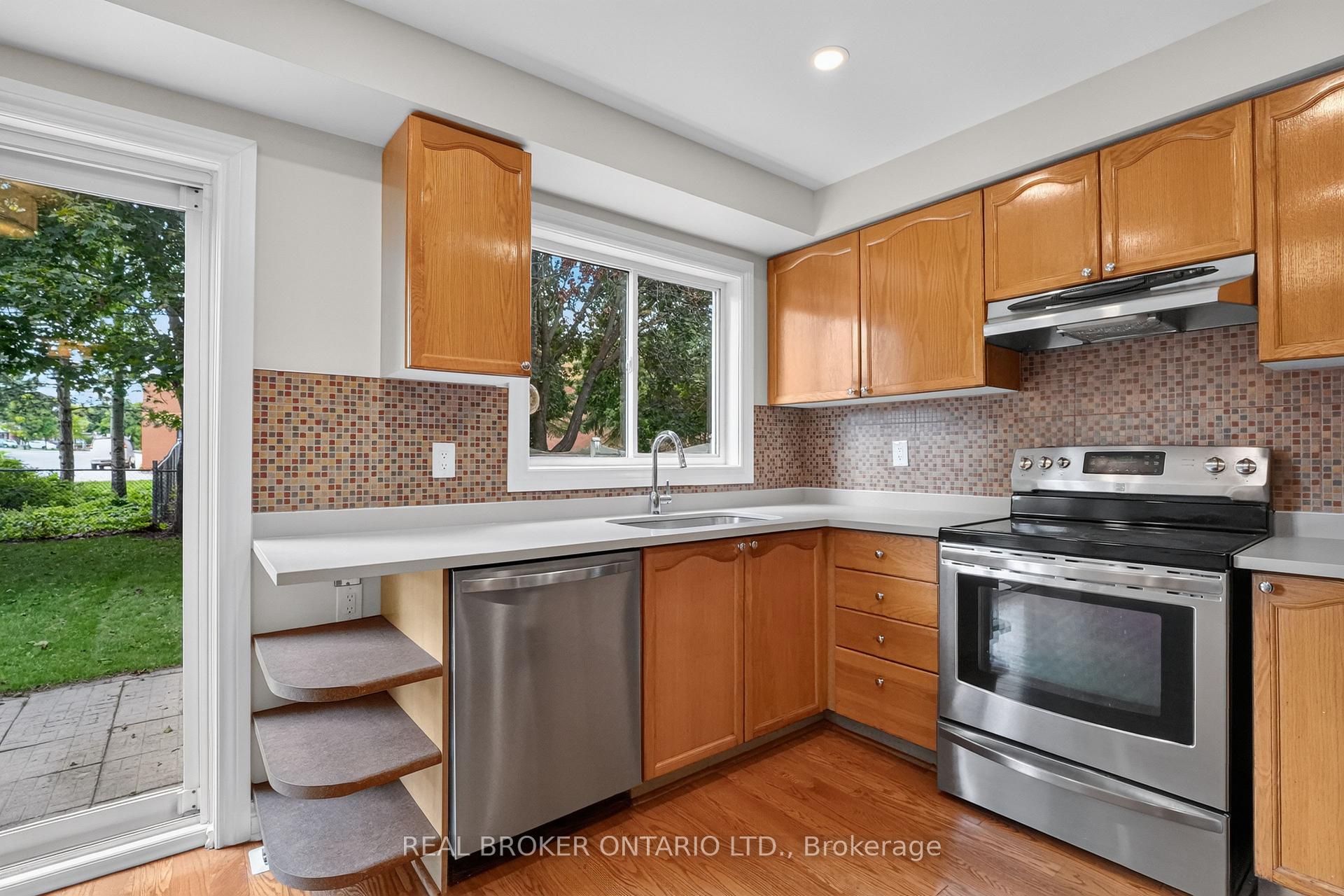 Photo 11 of 56 Bannock Crescent, Ottawa, Kanata - Morgan's Grant/South March — HOMEH