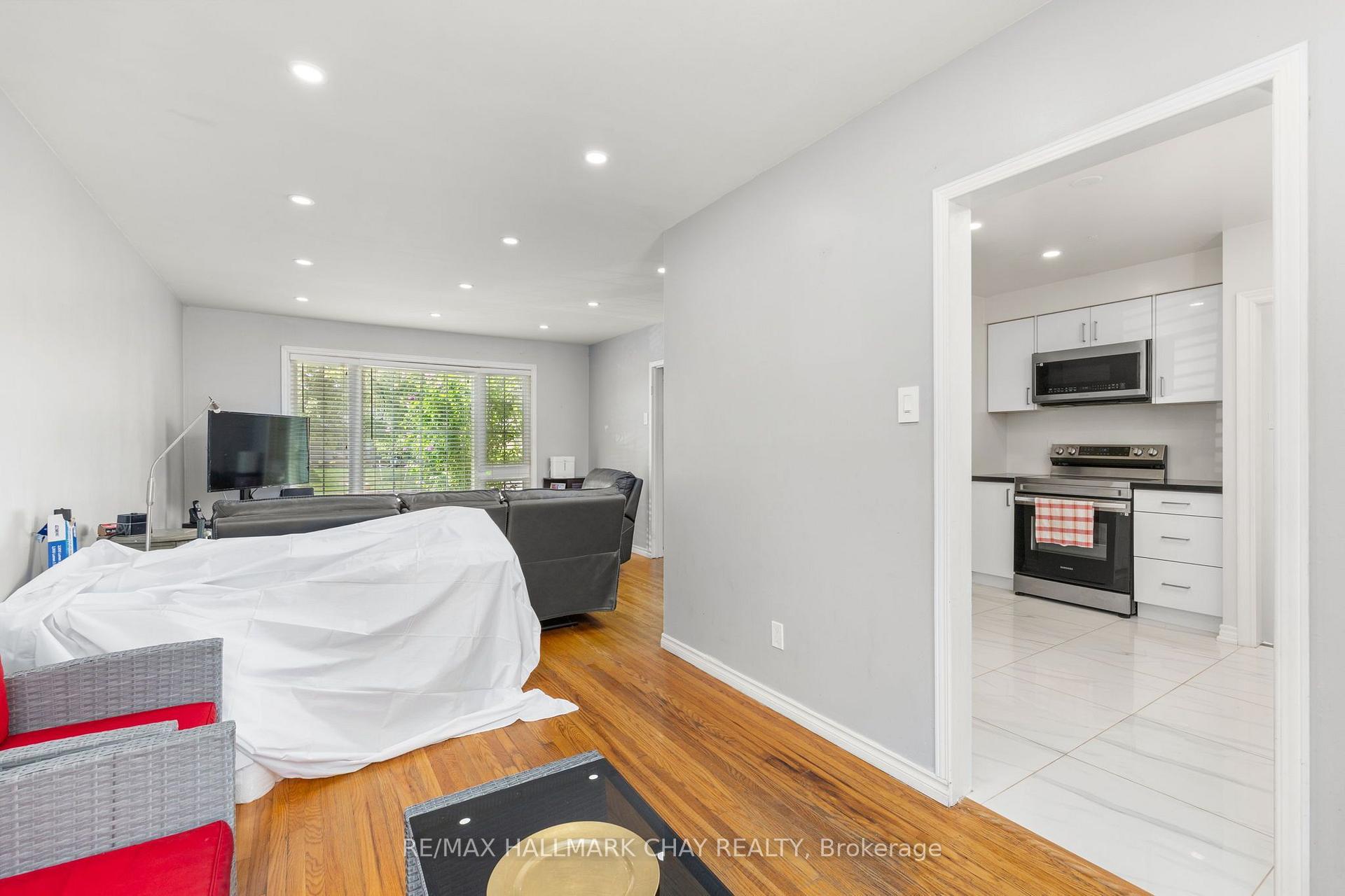 Photo 9 of 41 Aberdeen Crescent, Brampton, Avondale — HOMEH