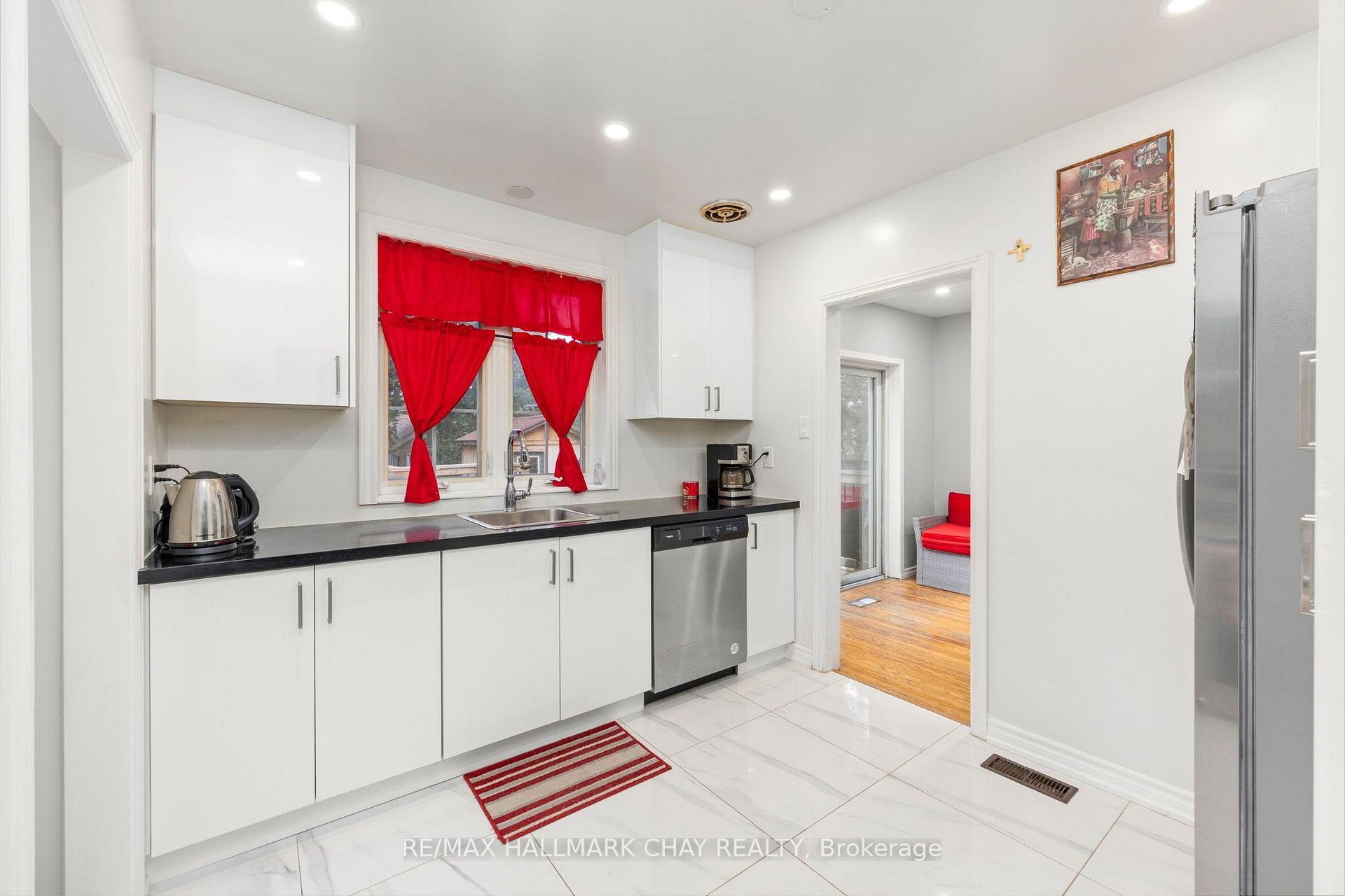 Photo 11 of 41 Aberdeen Crescent, Brampton, Avondale — HOMEH