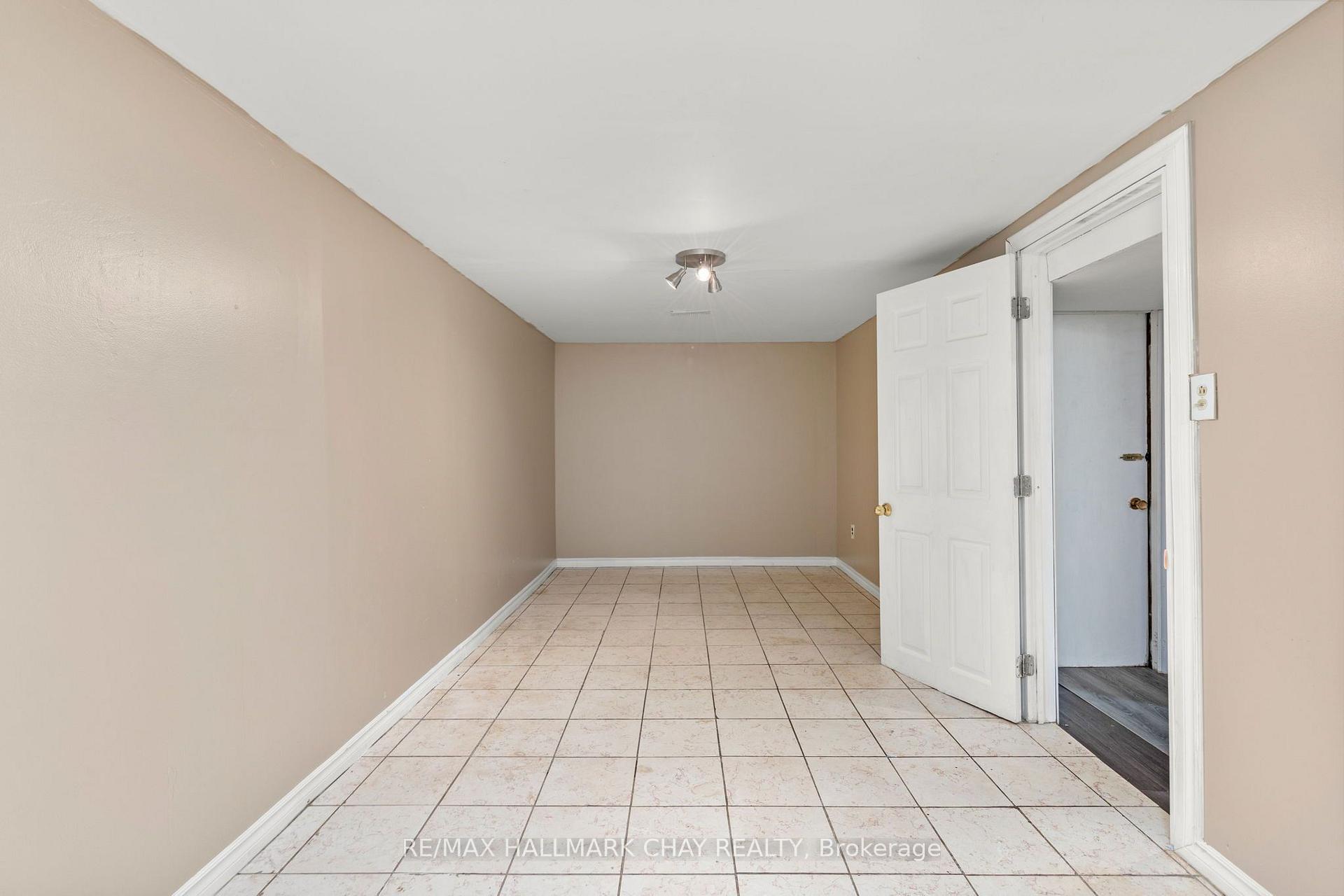 Photo 25 of 41 Aberdeen Crescent, Brampton, Avondale — HOMEH