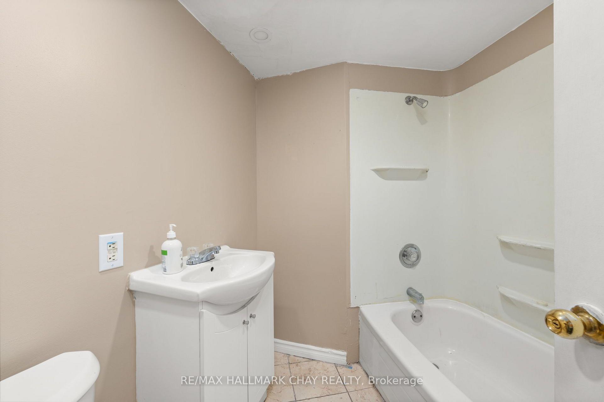 Photo 26 of 41 Aberdeen Crescent, Brampton, Avondale — HOMEH
