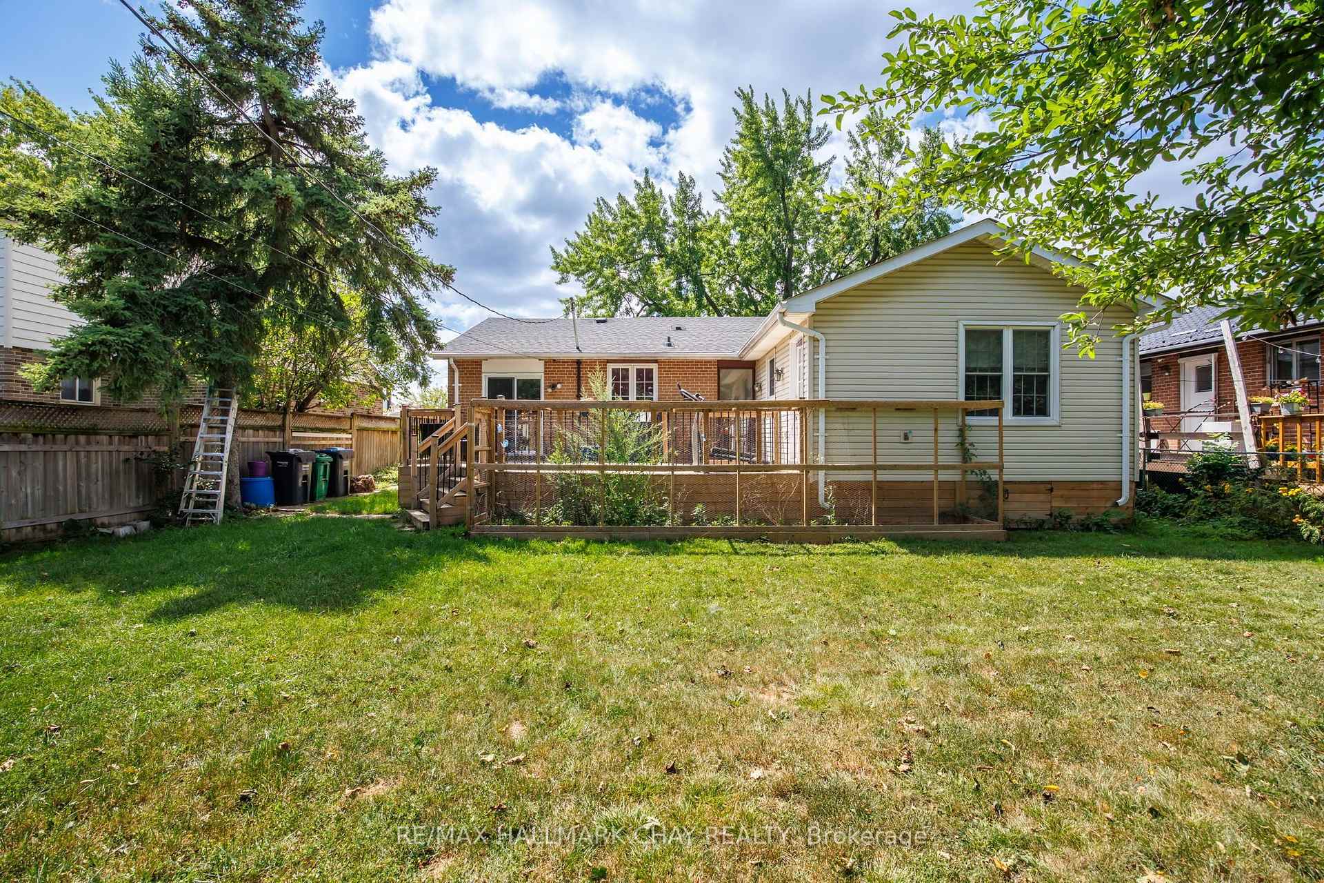 Photo 33 of 41 Aberdeen Crescent, Brampton, Avondale — HOMEH