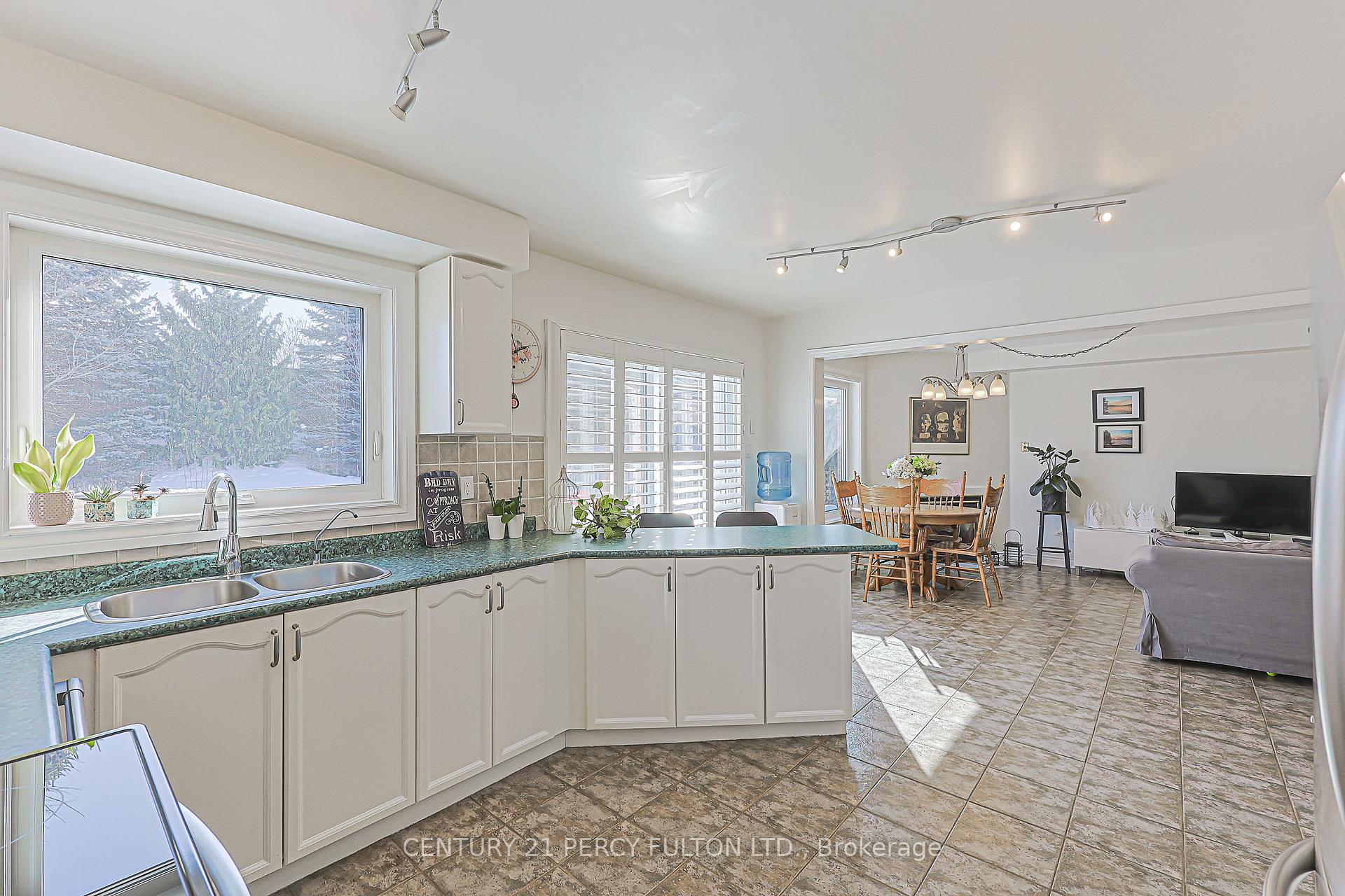 Photo 3 of 84 Loraview Lane, Aurora, Aurora Highlands — HOMEH