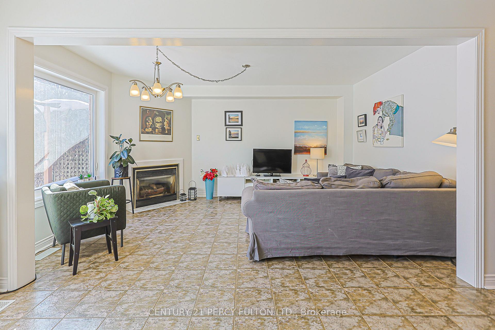 Photo 7 of 84 Loraview Lane, Aurora, Aurora Highlands — HOMEH