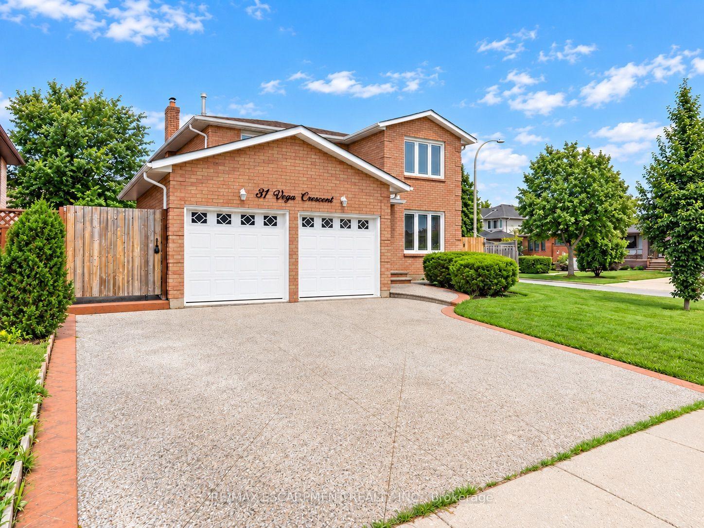 Photo 2 of 31 Vega Crescent, Hamilton, Stoney Creek — HOMEH